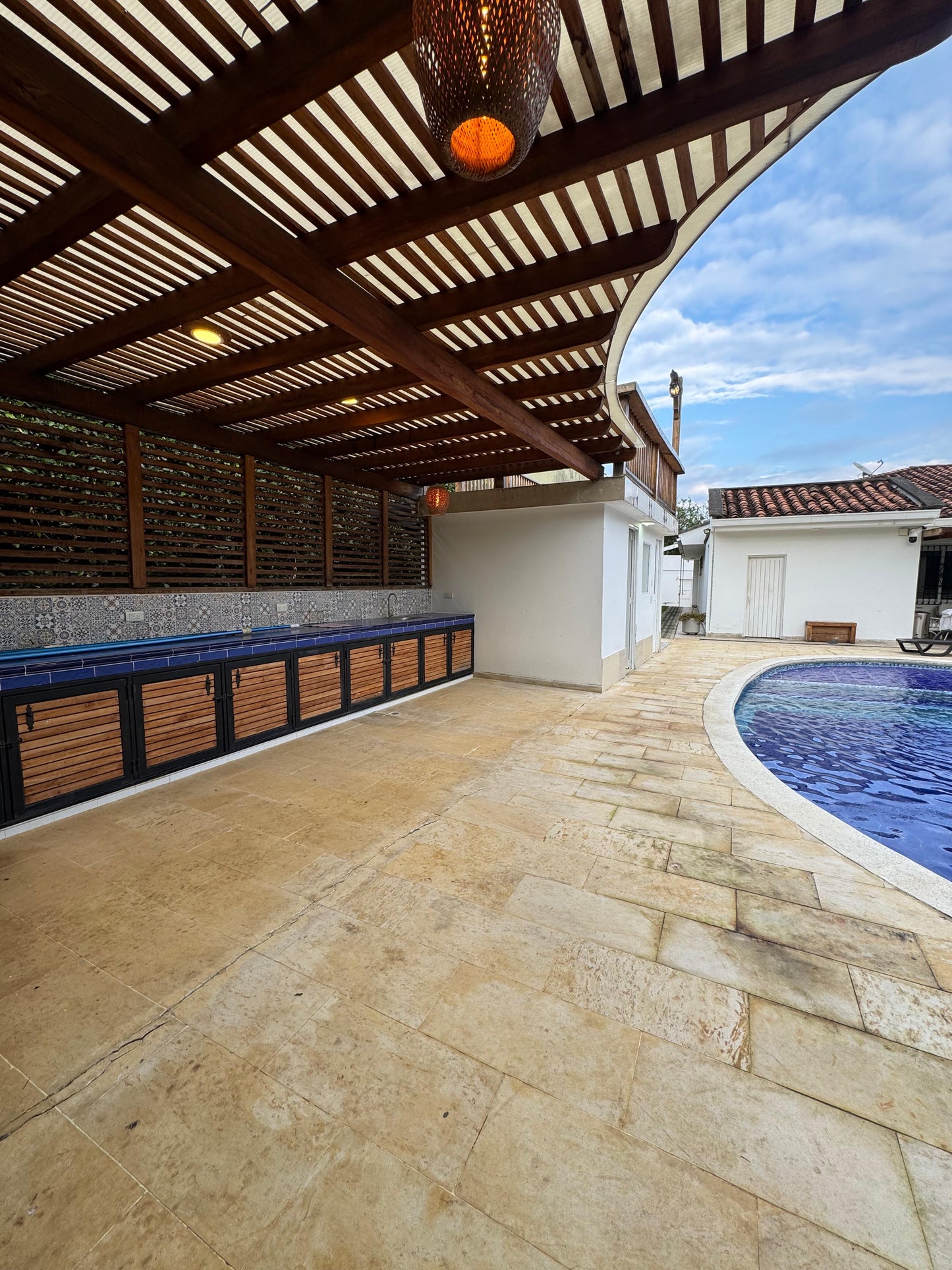 Casa independiente en venta en Ciudad Jardín, Cali — 600 m², 4 habitaciones, piscina y turco
