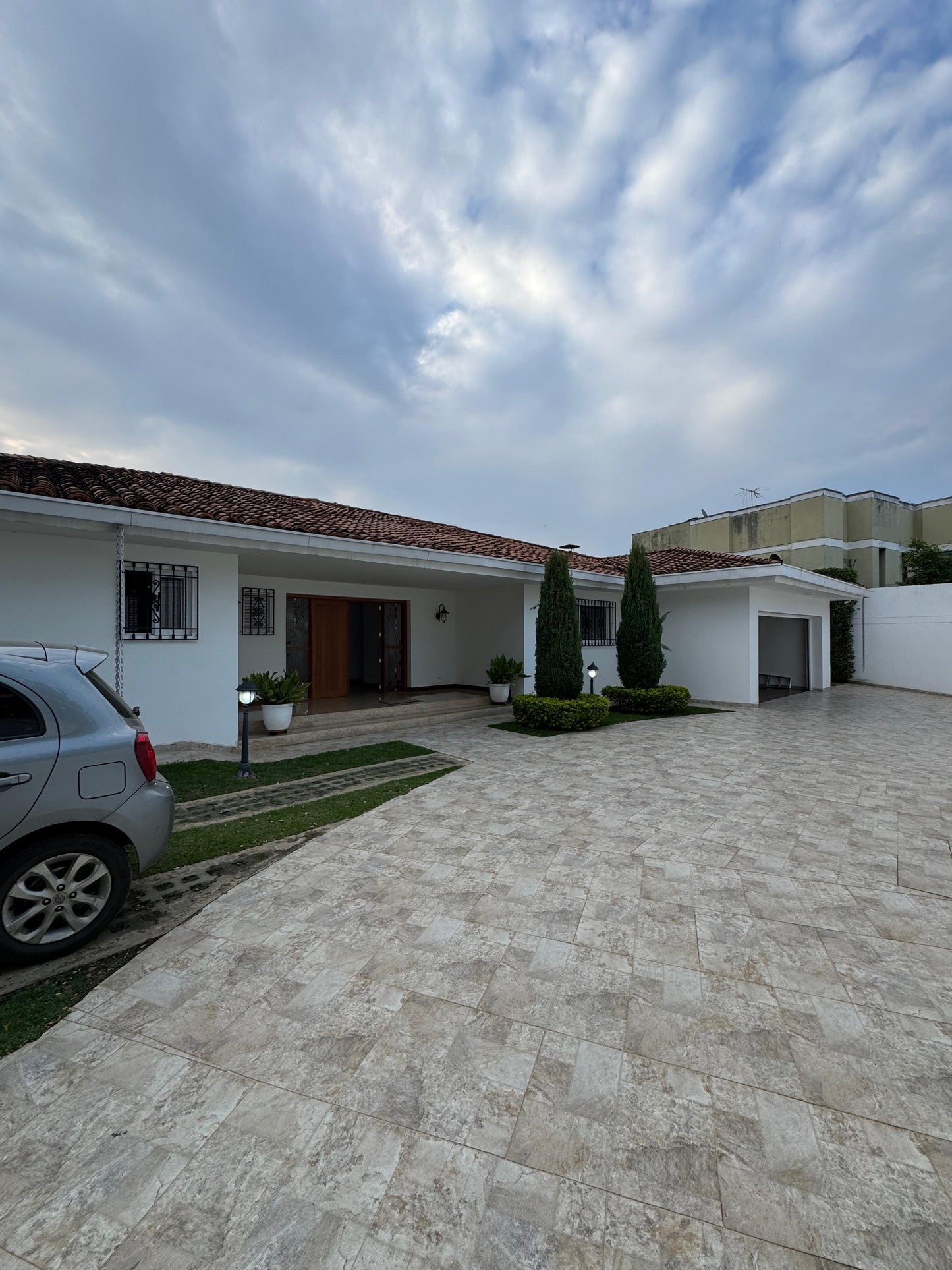 Casa independiente en venta en Ciudad Jardín, Cali — 600 m², 4 habitaciones, piscina y turco