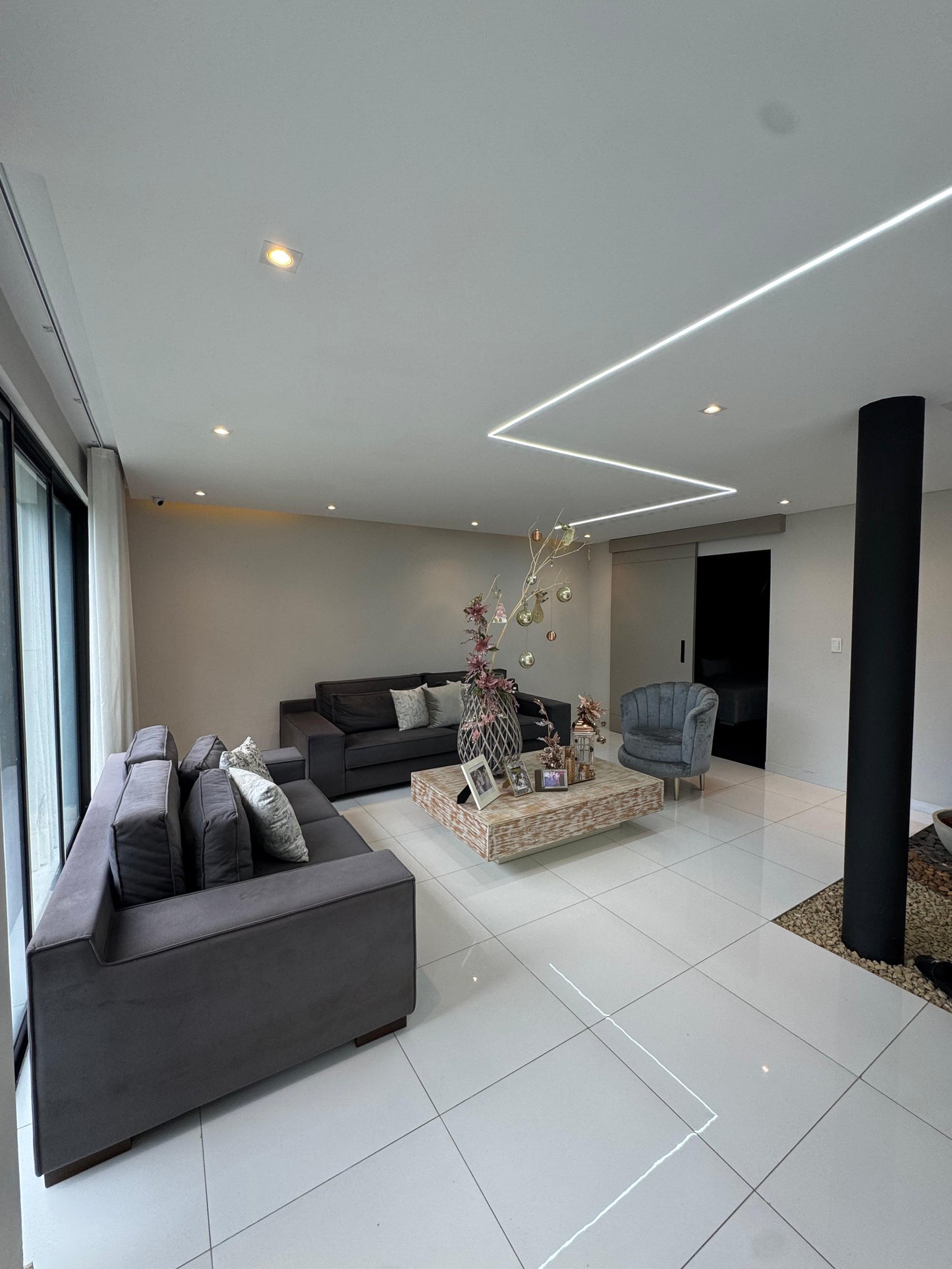 Casa en condominio en venta en Pance, Cali — 550 m², 4 habitaciones, piscina y sala de cine
