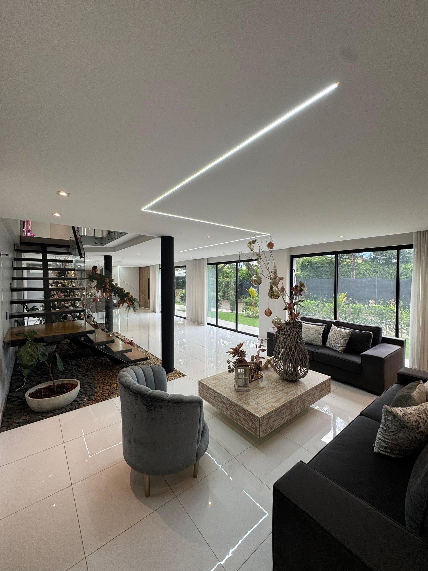 Casa en condominio en venta en Pance, Cali — 550 m², 4 habitaciones, piscina y sala de cine