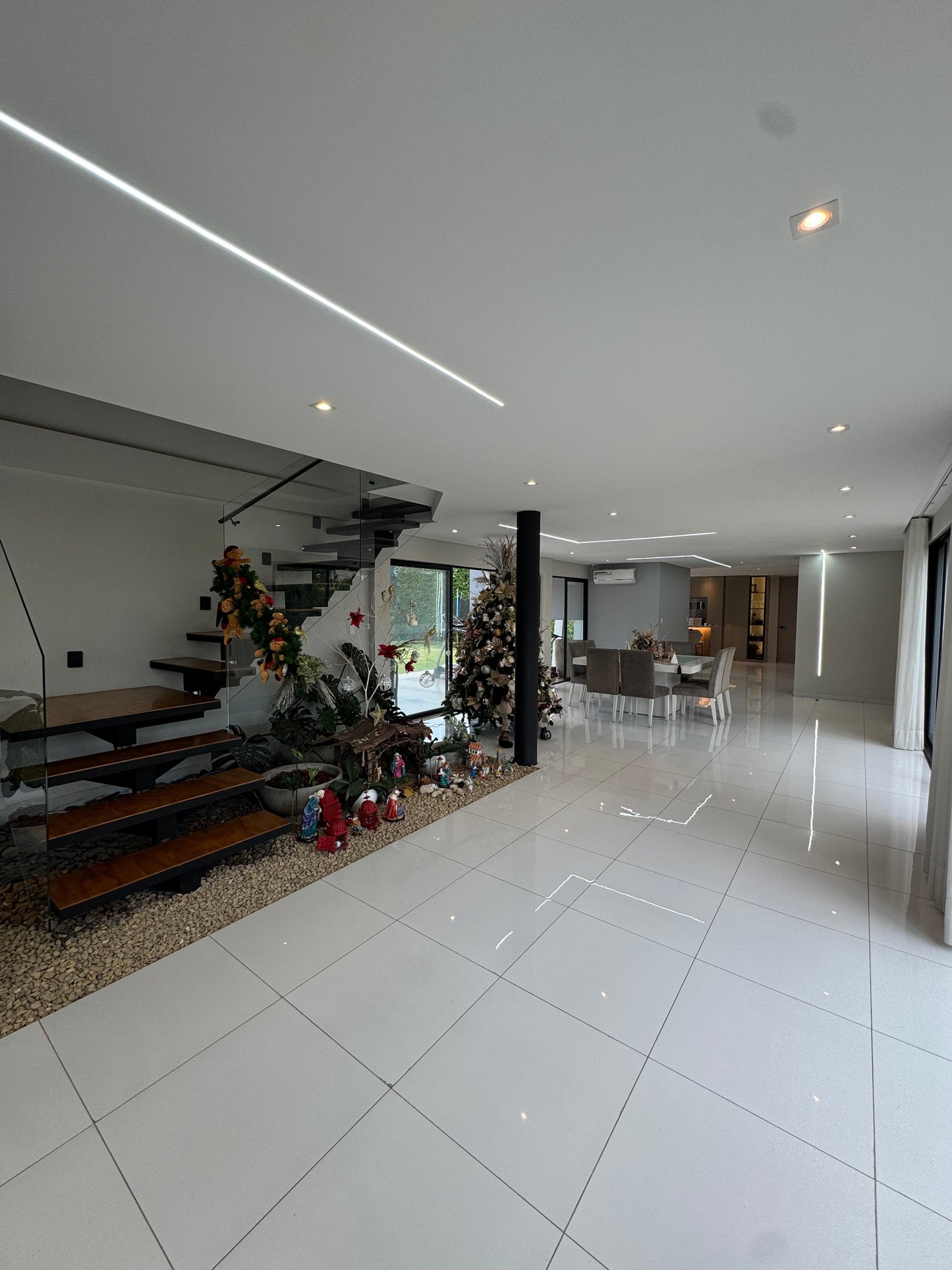 Casa en condominio en venta en Pance, Cali — 550 m², 4 habitaciones, piscina y sala de cine