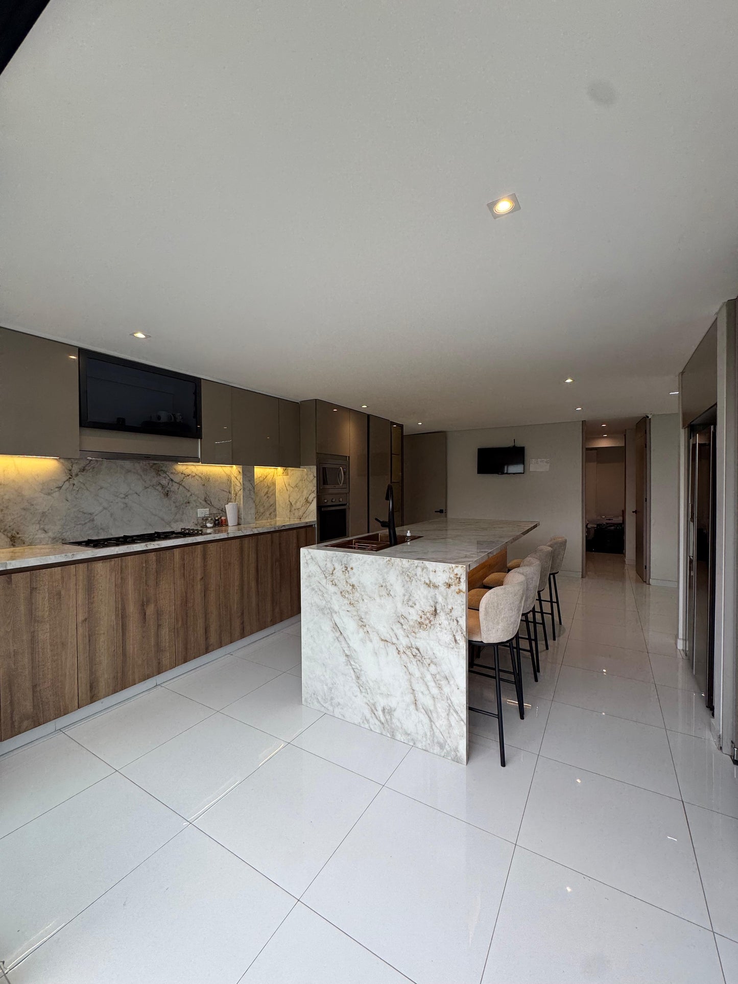 Casa en condominio en venta en Pance, Cali — 550 m², 4 habitaciones, piscina y sala de cine