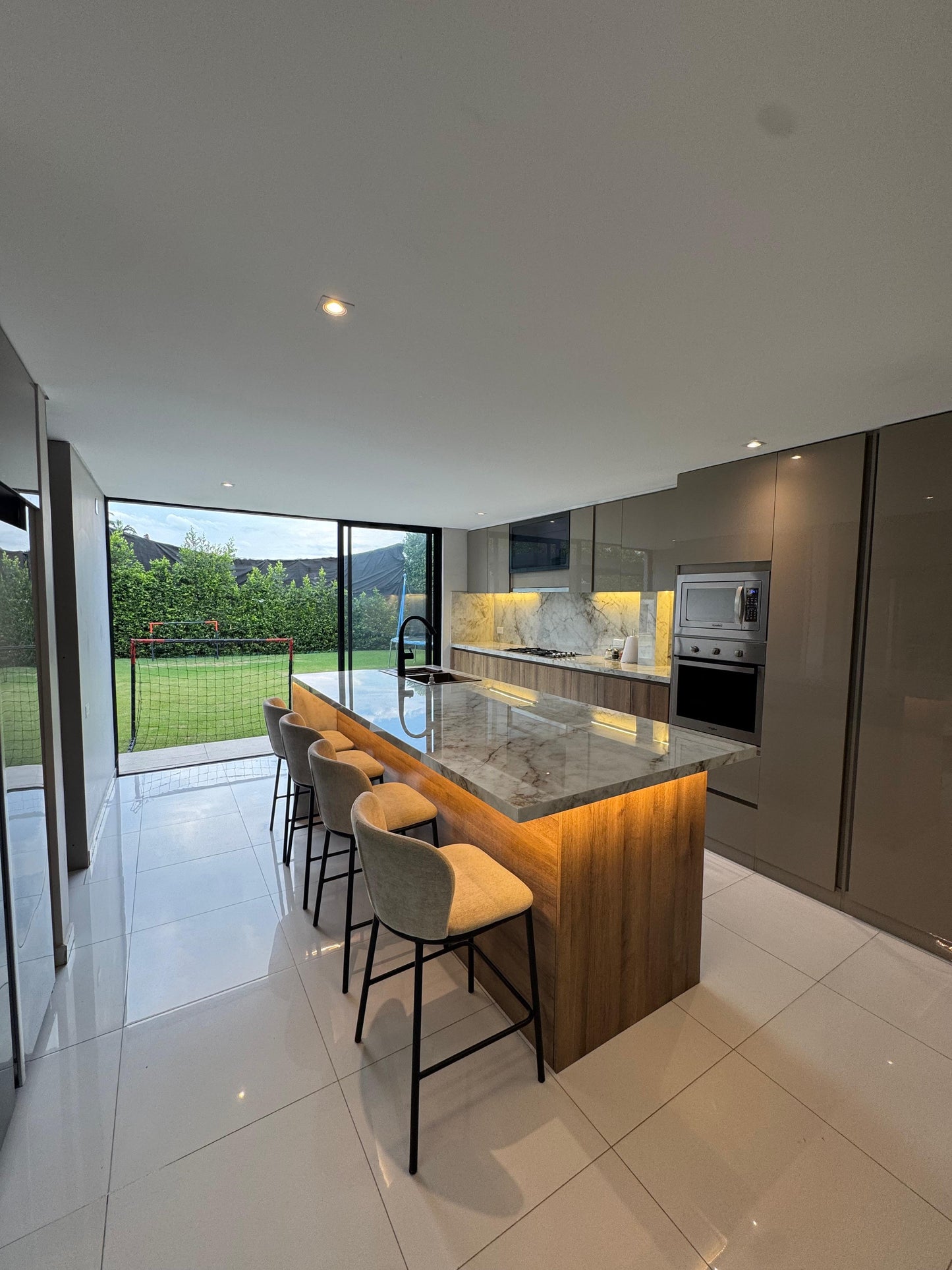 Casa en condominio en venta en Pance, Cali — 550 m², 4 habitaciones, piscina y sala de cine