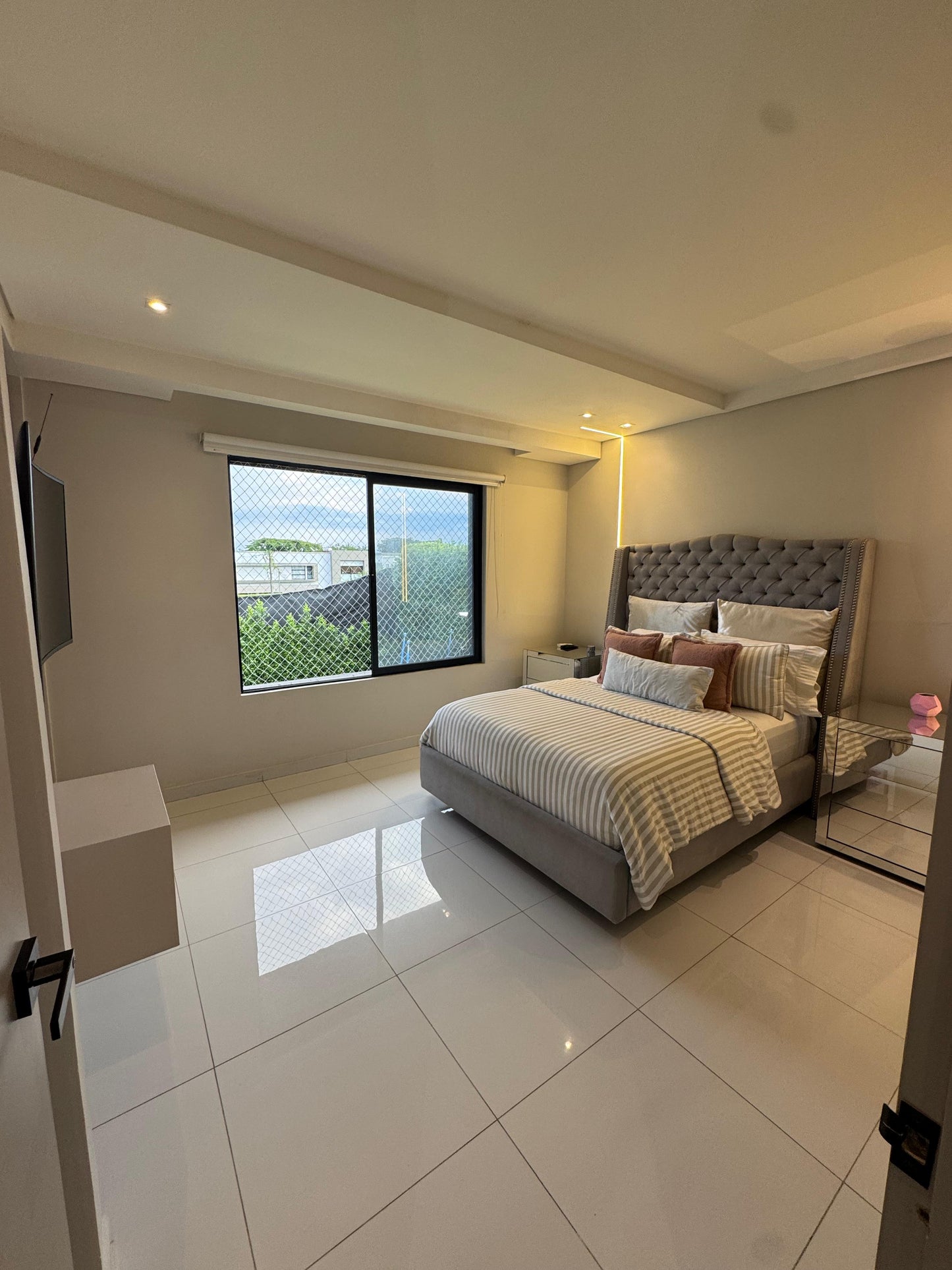 Casa en condominio en venta en Pance, Cali — 550 m², 4 habitaciones, piscina y sala de cine