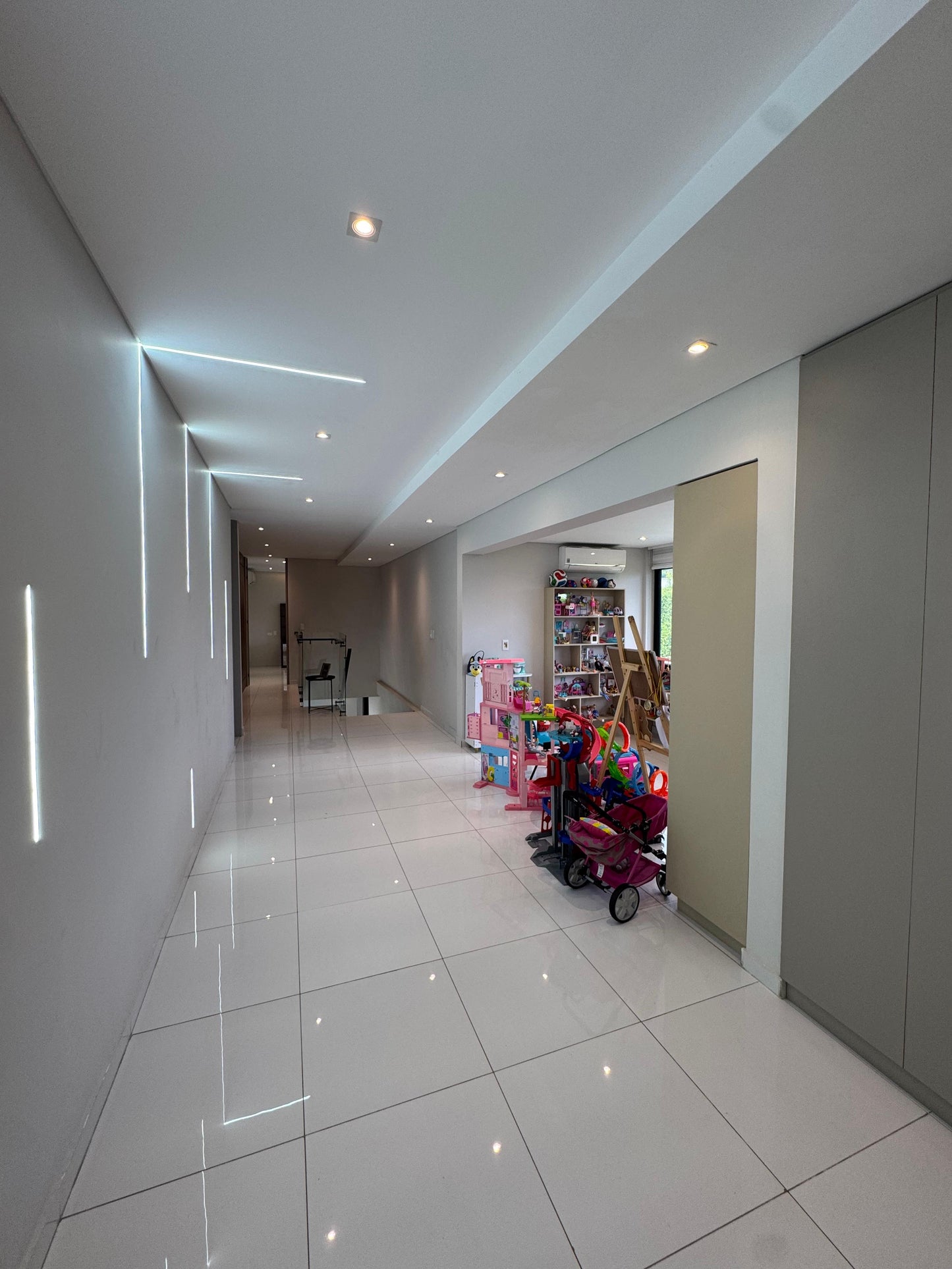 Casa en condominio en venta en Pance, Cali — 550 m², 4 habitaciones, piscina y sala de cine
