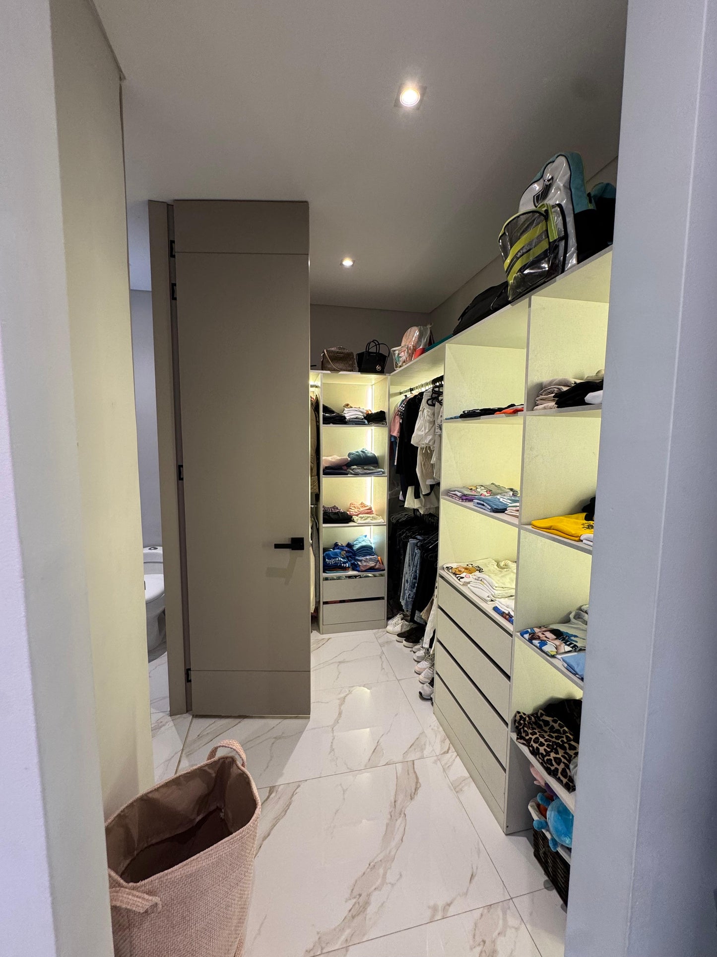 Casa en condominio en venta en Pance, Cali — 550 m², 4 habitaciones, piscina y sala de cine