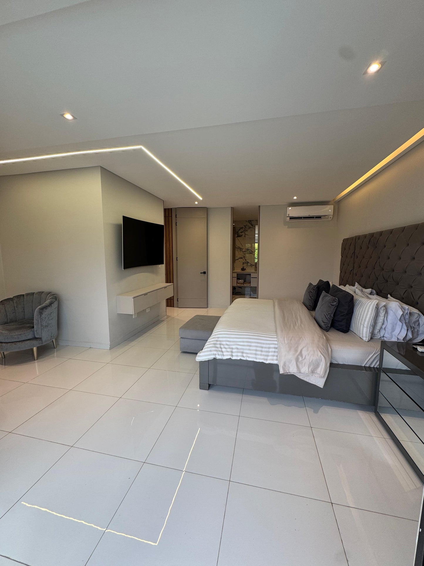 Casa en condominio en venta en Pance, Cali — 550 m², 4 habitaciones, piscina y sala de cine