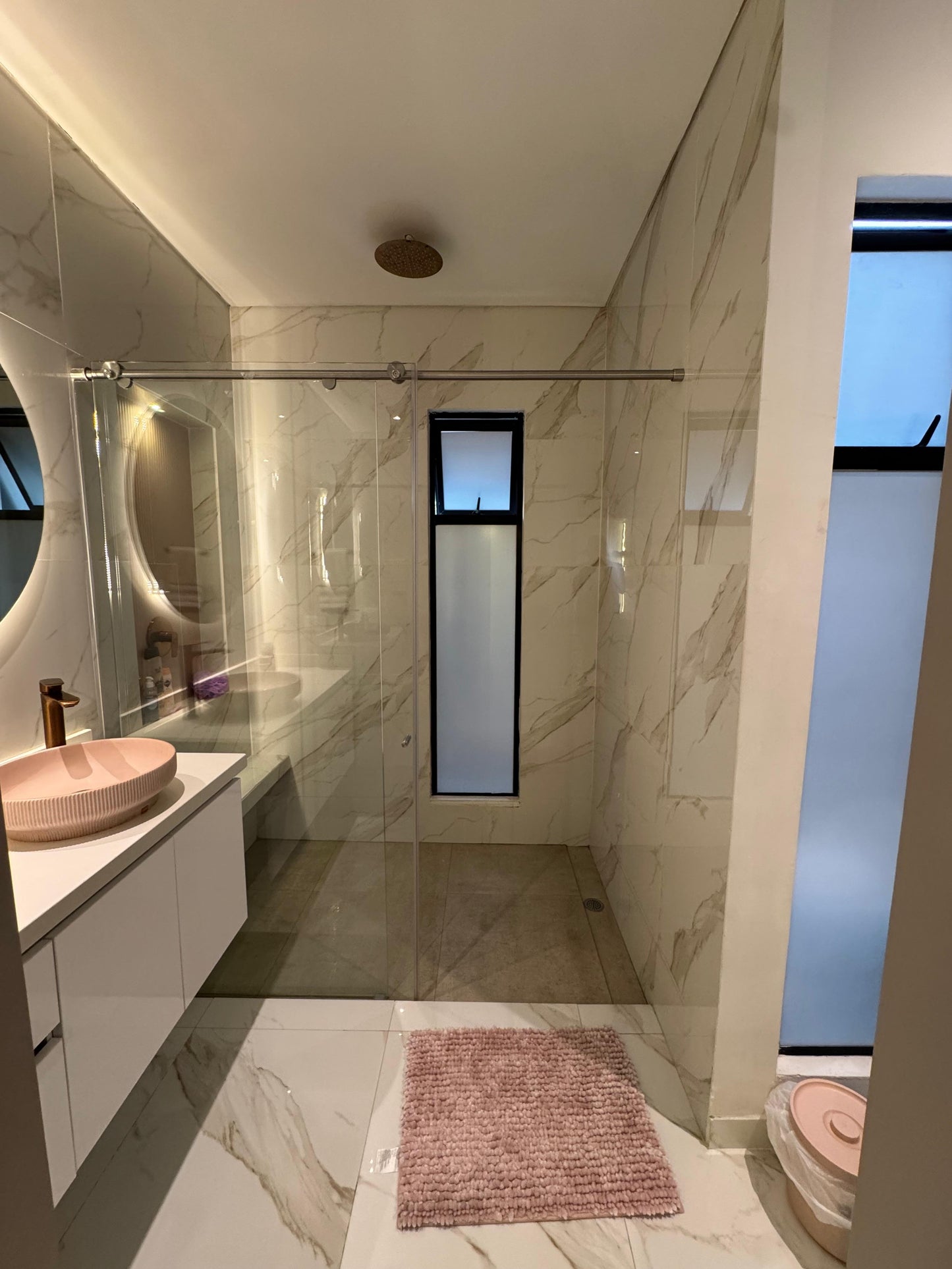 Casa en condominio en venta en Pance, Cali — 550 m², 4 habitaciones, piscina y sala de cine
