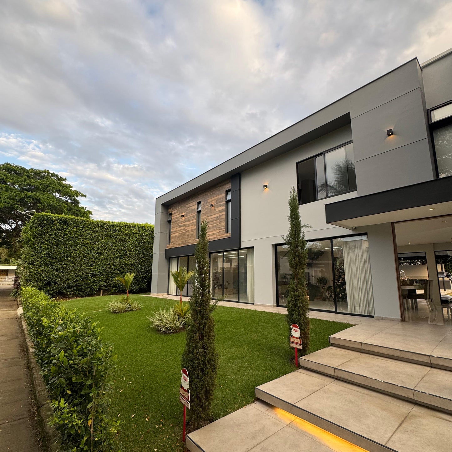 Casa en condominio en venta en Pance, Cali — 550 m², 4 habitaciones, piscina y sala de cine