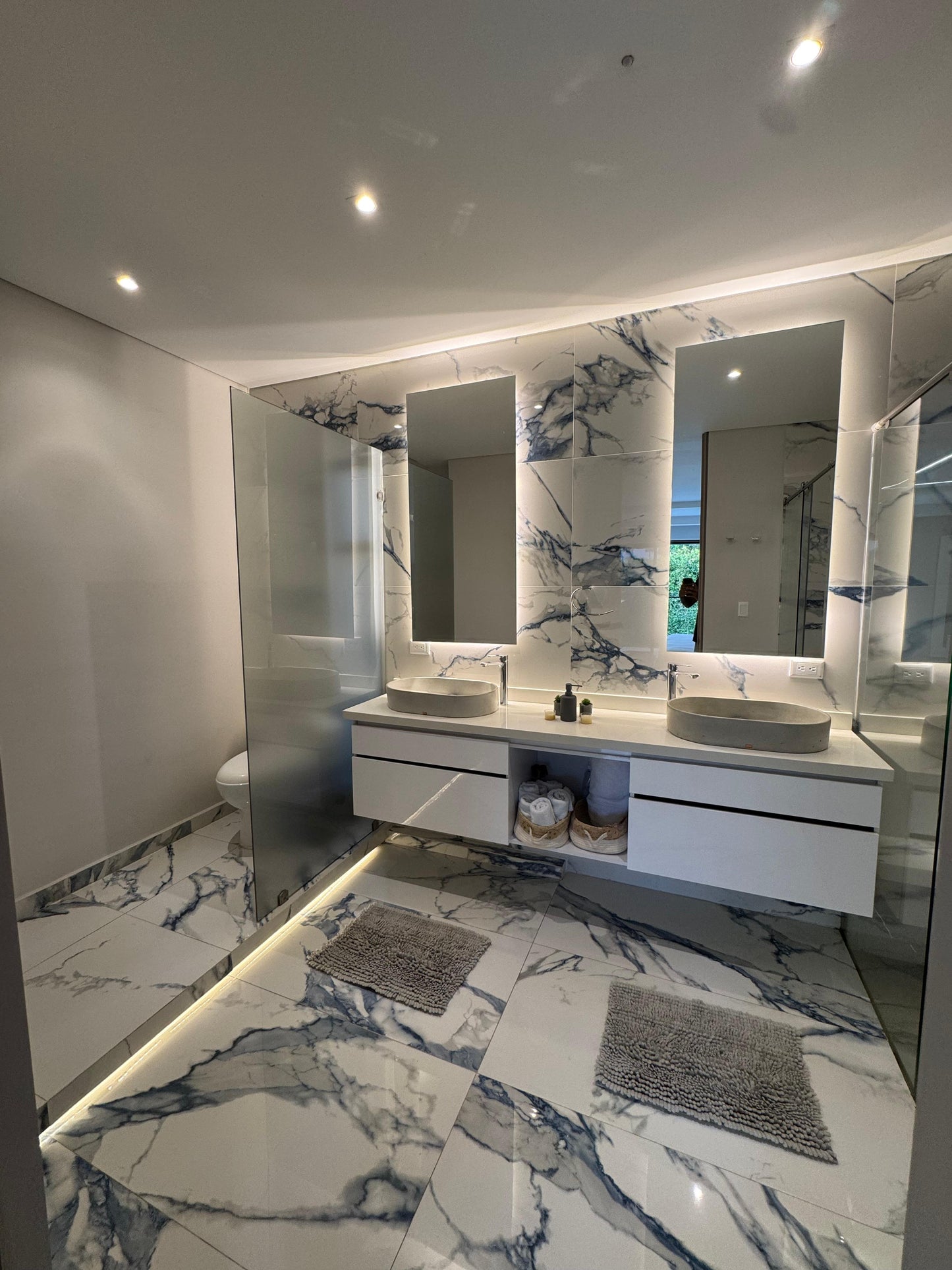 Casa en condominio en venta en Pance, Cali — 550 m², 4 habitaciones, piscina y sala de cine