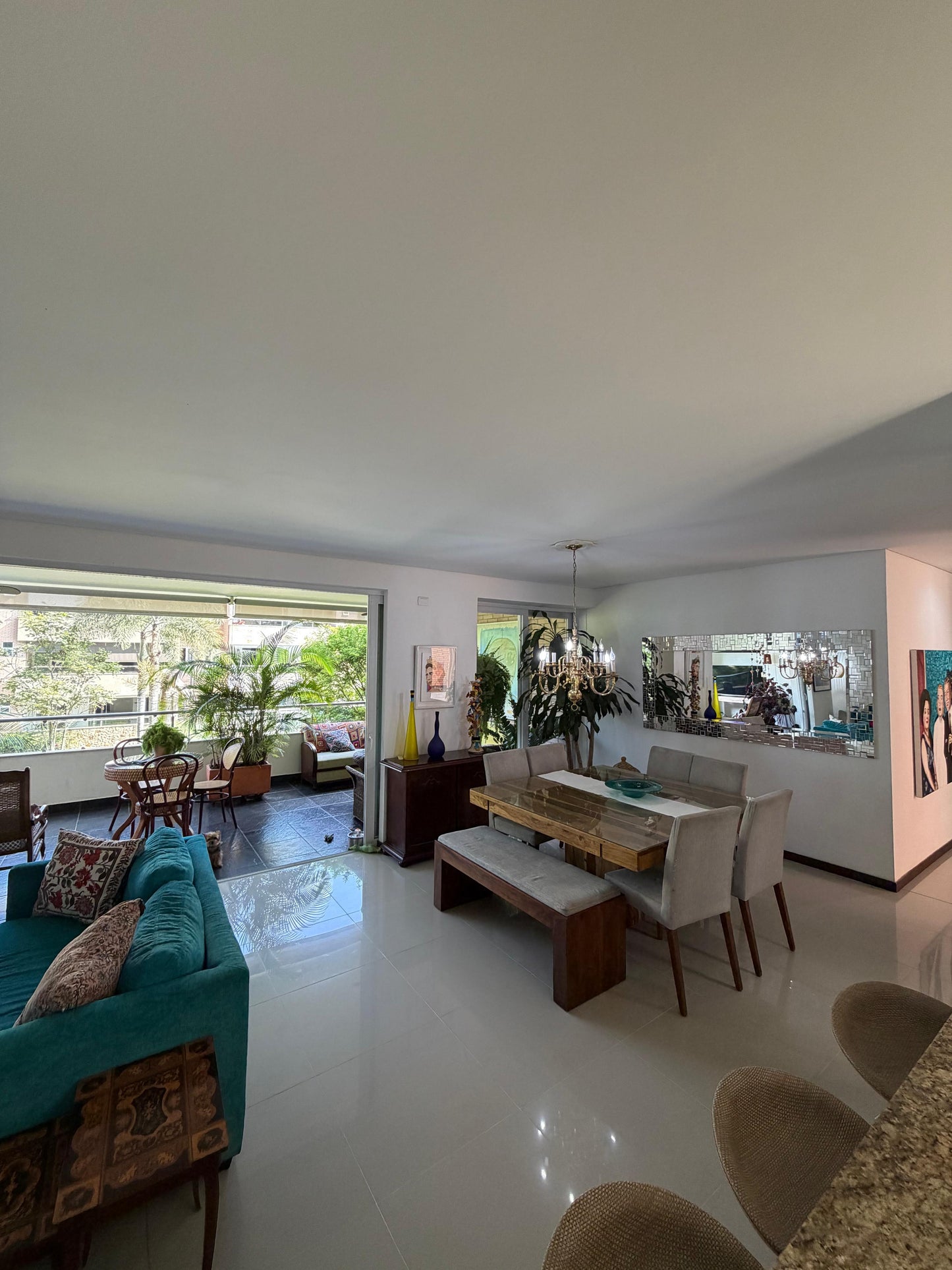 Apartamento en venta en Pance, Cali — 300 m² con terraza y jacuzzi, 3 habitaciones