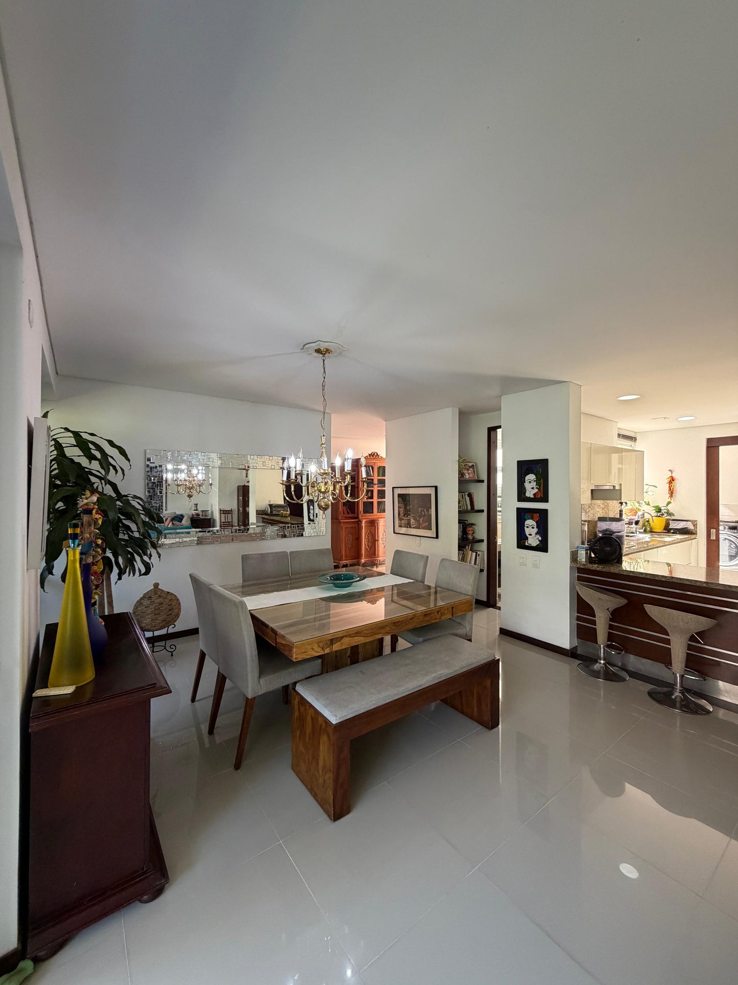 Apartamento en venta en Pance, Cali — 300 m² con terraza y jacuzzi, 3 habitaciones