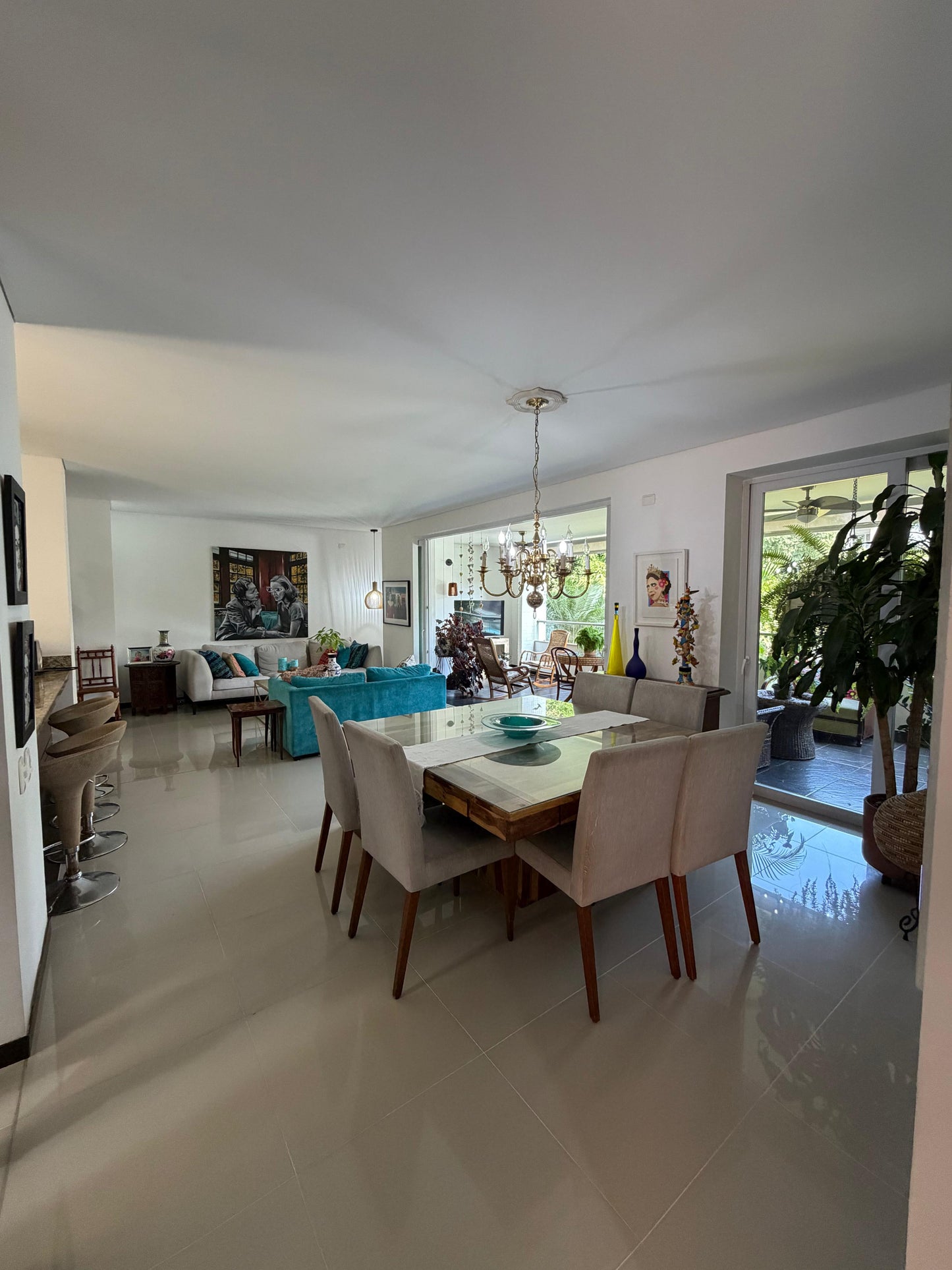 Apartamento en venta en Pance, Cali — 300 m² con terraza y jacuzzi, 3 habitaciones