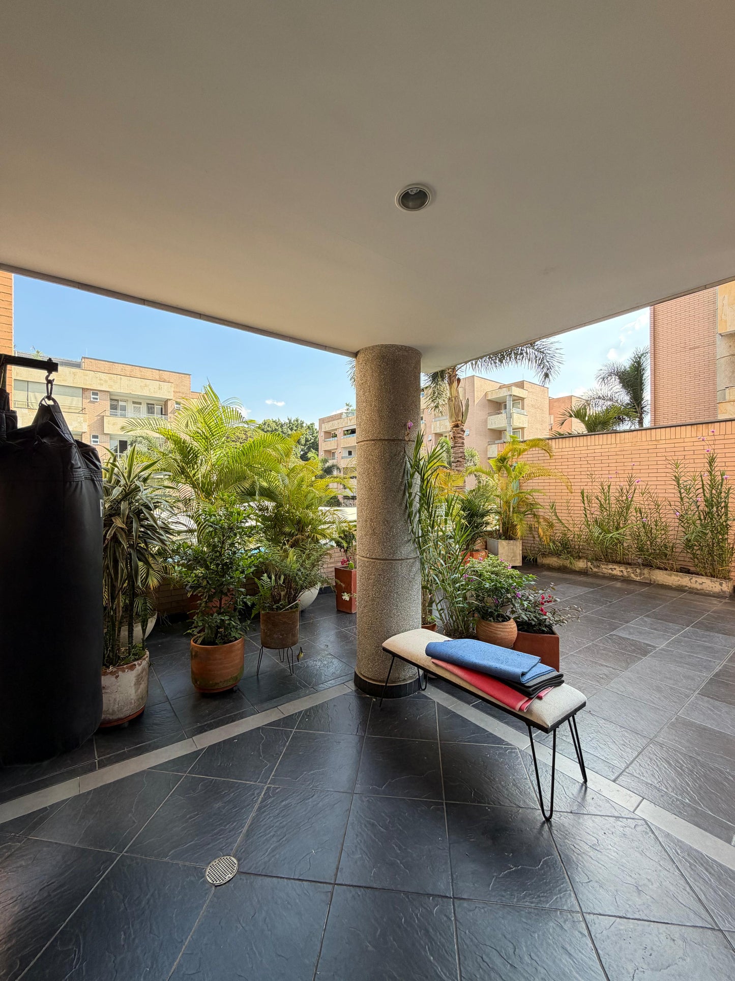 Apartamento en venta en Pance, Cali — 300 m² con terraza y jacuzzi, 3 habitaciones