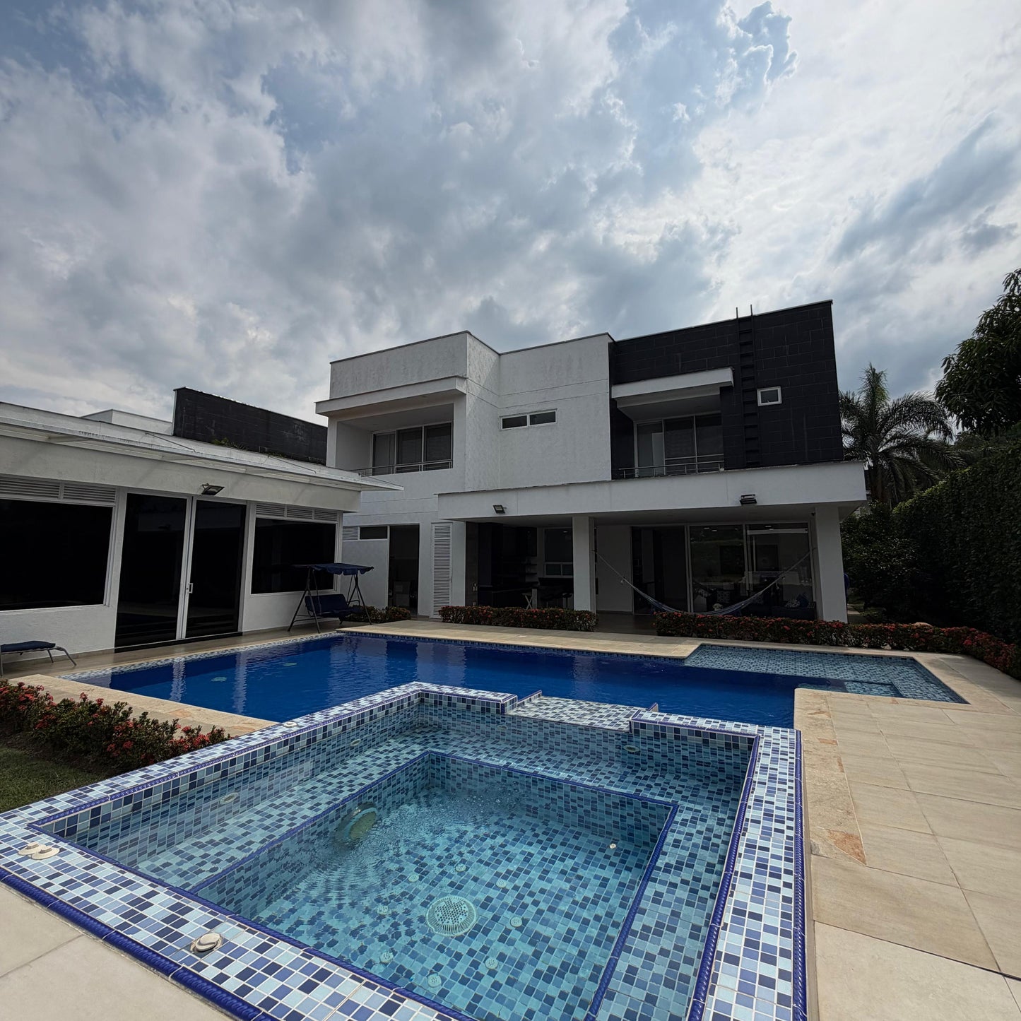 Casa en condominio en venta en Pance, Cali — 450 m², lote de 1.167 m², piscina y gimnasio