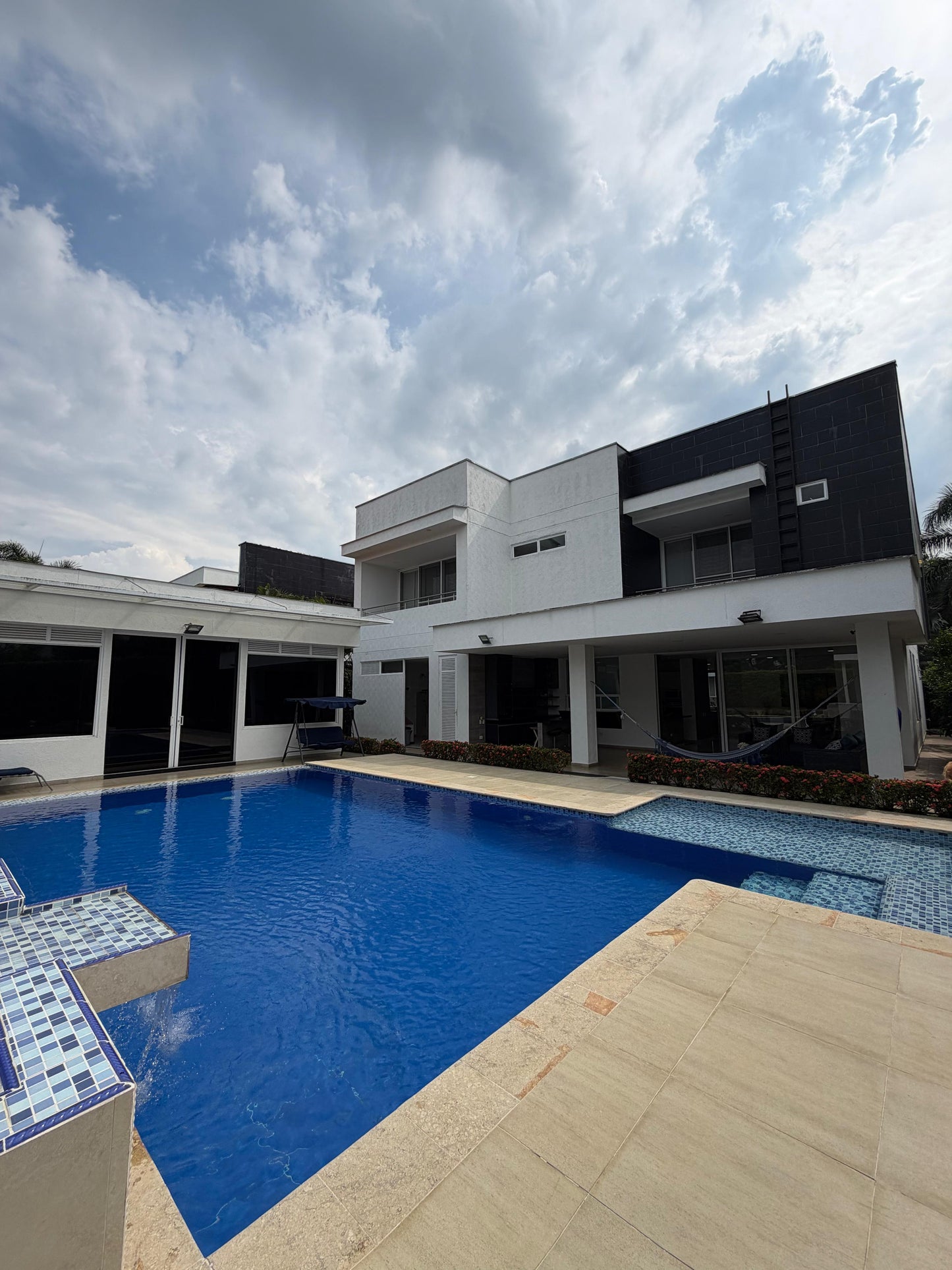 Casa en condominio en venta en Pance, Cali — 450 m², lote de 1.167 m², piscina y gimnasio