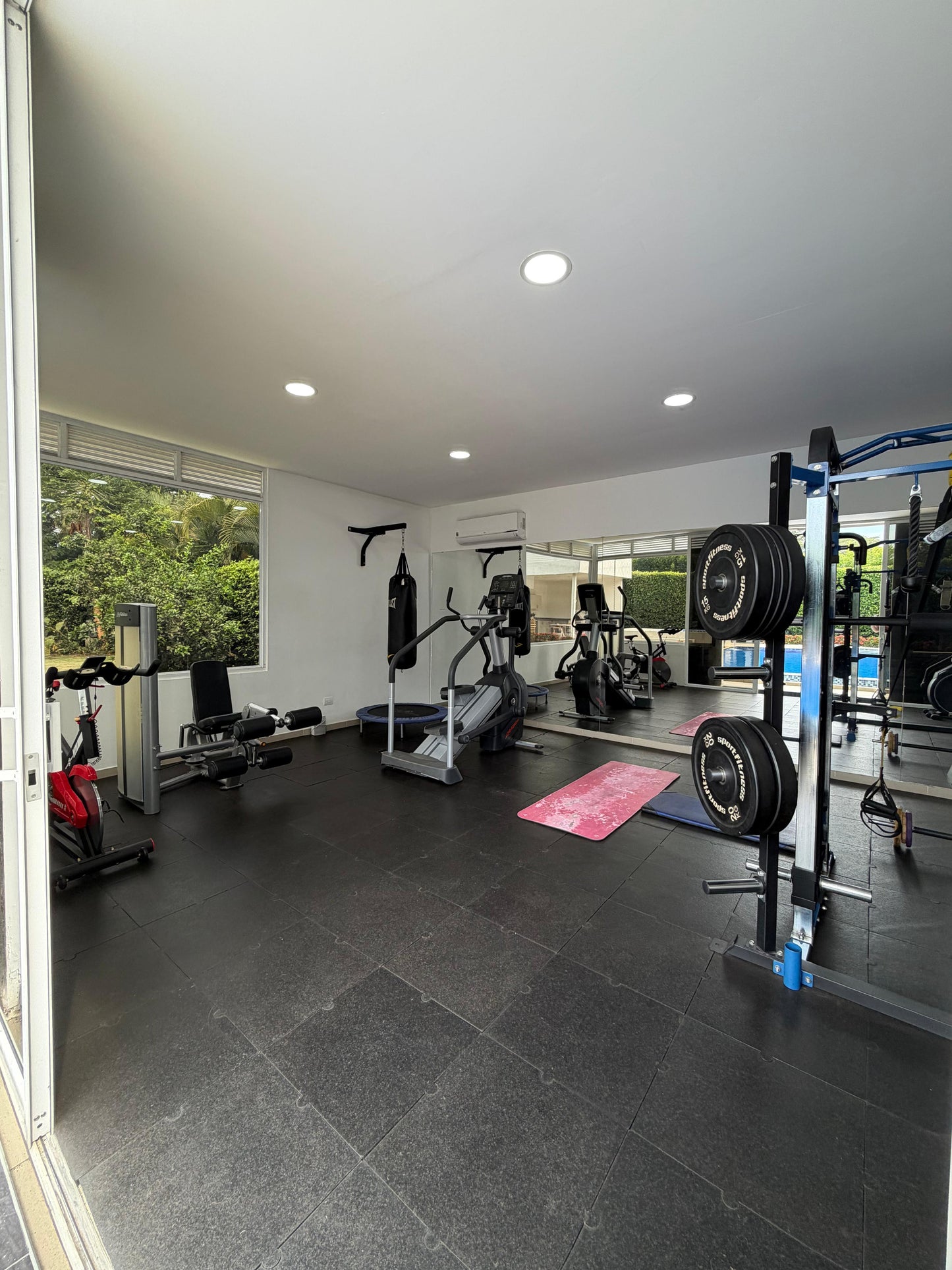 Casa en condominio en venta en Pance, Cali — 450 m², lote de 1.167 m², piscina y gimnasio