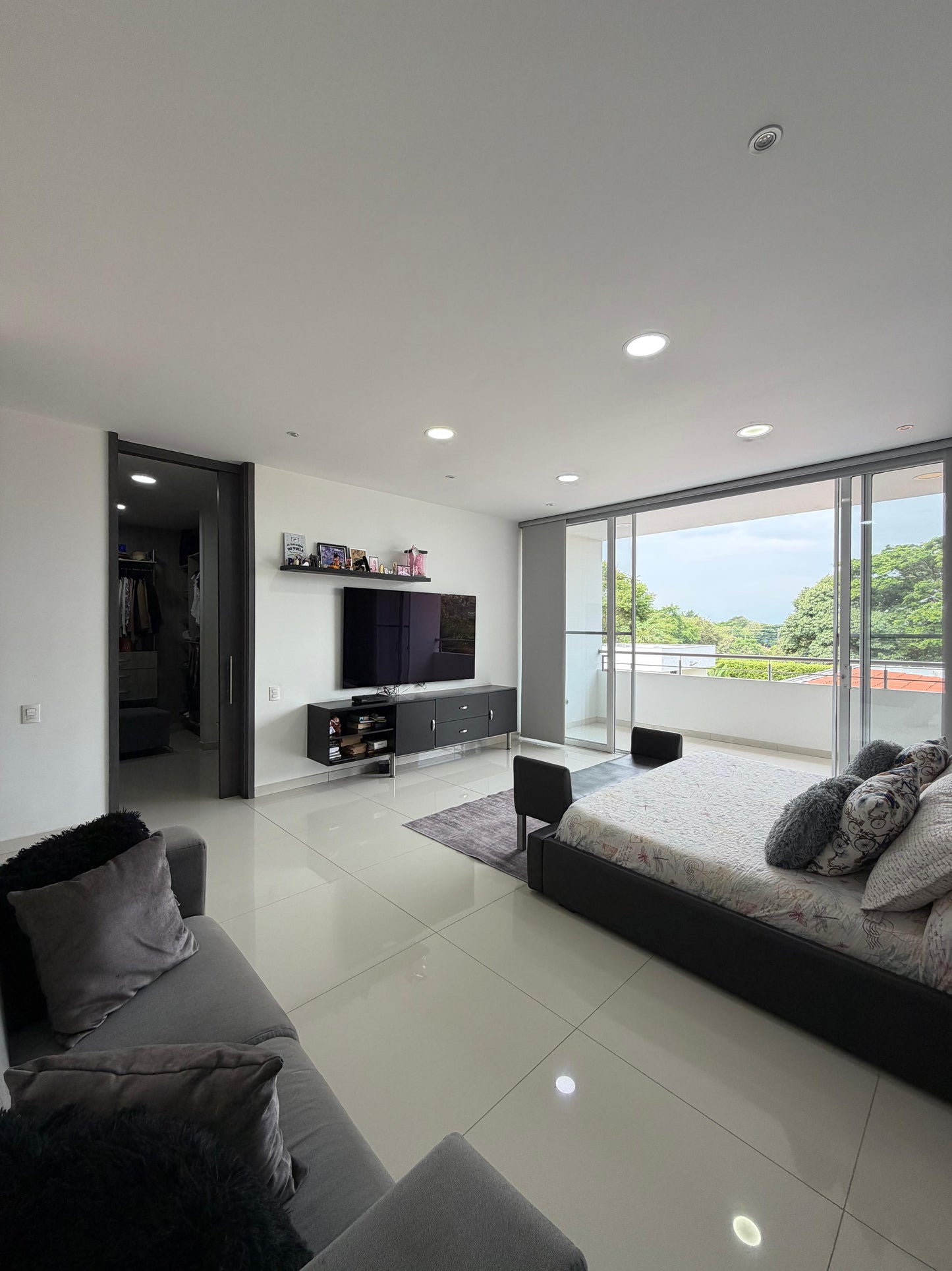 Casa en condominio en venta en Pance, Cali — 450 m², lote de 1.167 m², piscina y gimnasio