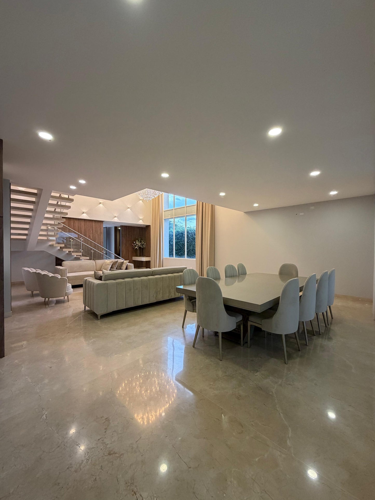 Casa en condominio en venta en Pance, Cali — 900 m², ascensor, sala de cine y piscina