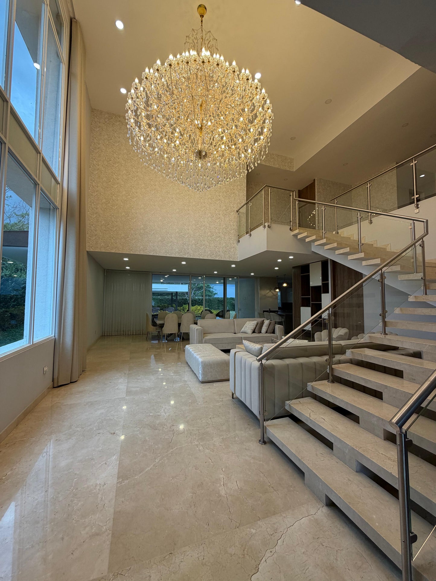 Casa en condominio en venta en Pance, Cali — 900 m², ascensor, sala de cine y piscina