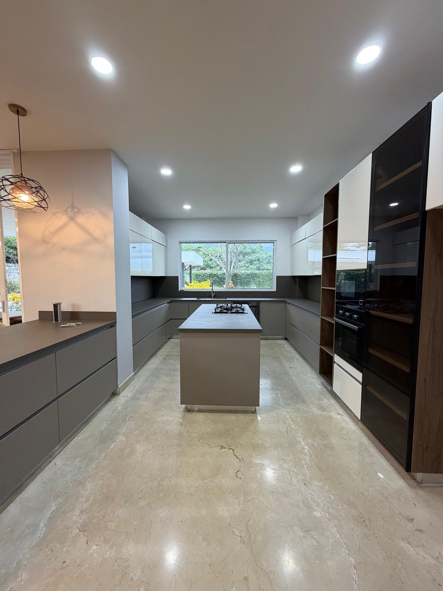Casa en condominio en venta en Pance, Cali — 900 m², ascensor, sala de cine y piscina
