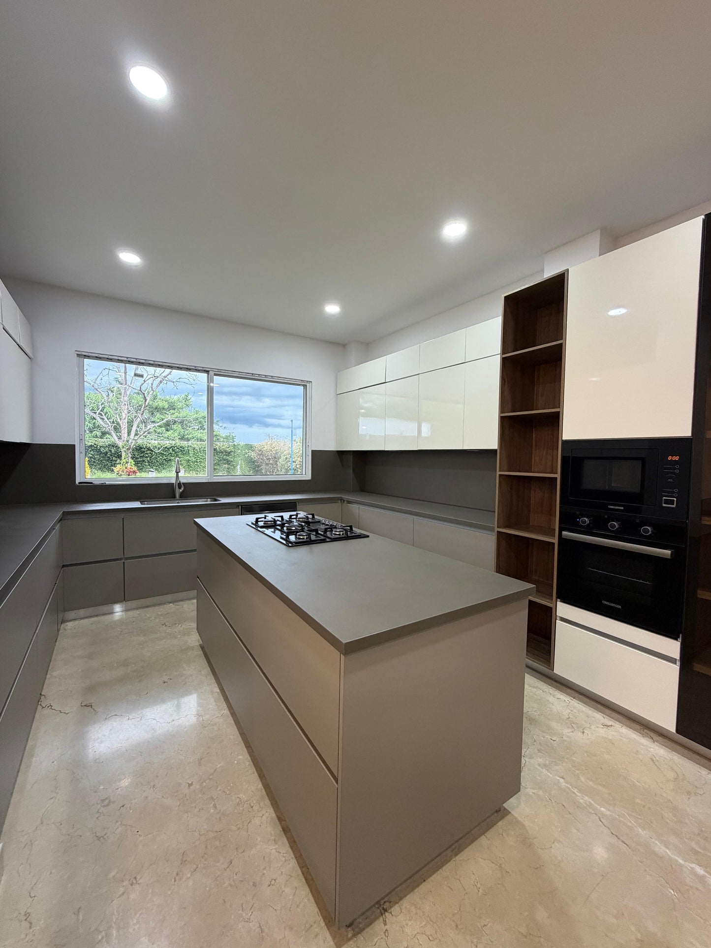 Casa en condominio en venta en Pance, Cali — 900 m², ascensor, sala de cine y piscina