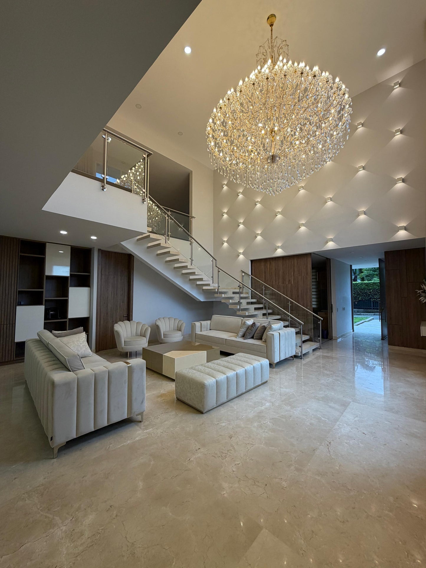 Casa en condominio en venta en Pance, Cali — 900 m², ascensor, sala de cine y piscina