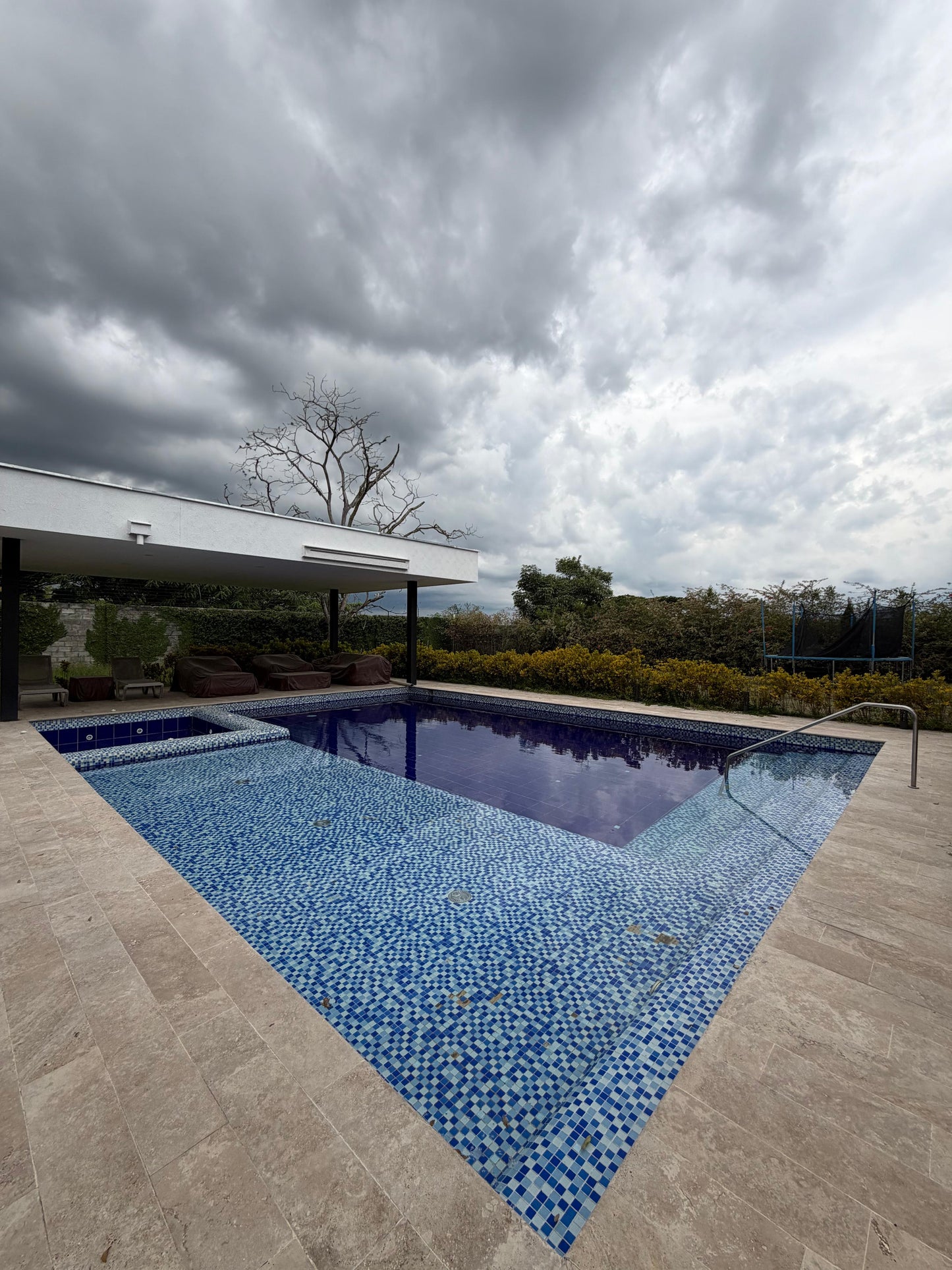Casa en condominio en venta en Pance, Cali — 900 m², ascensor, sala de cine y piscina