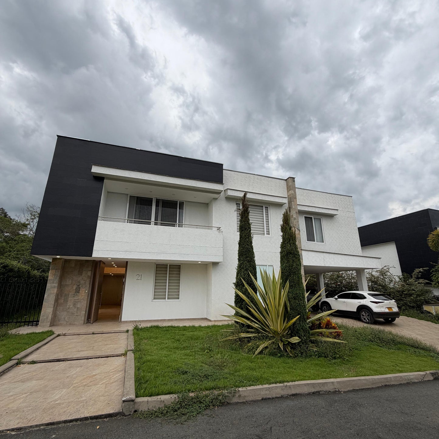 Casa en condominio en venta en Pance, Cali — 900 m², ascensor, sala de cine y piscina