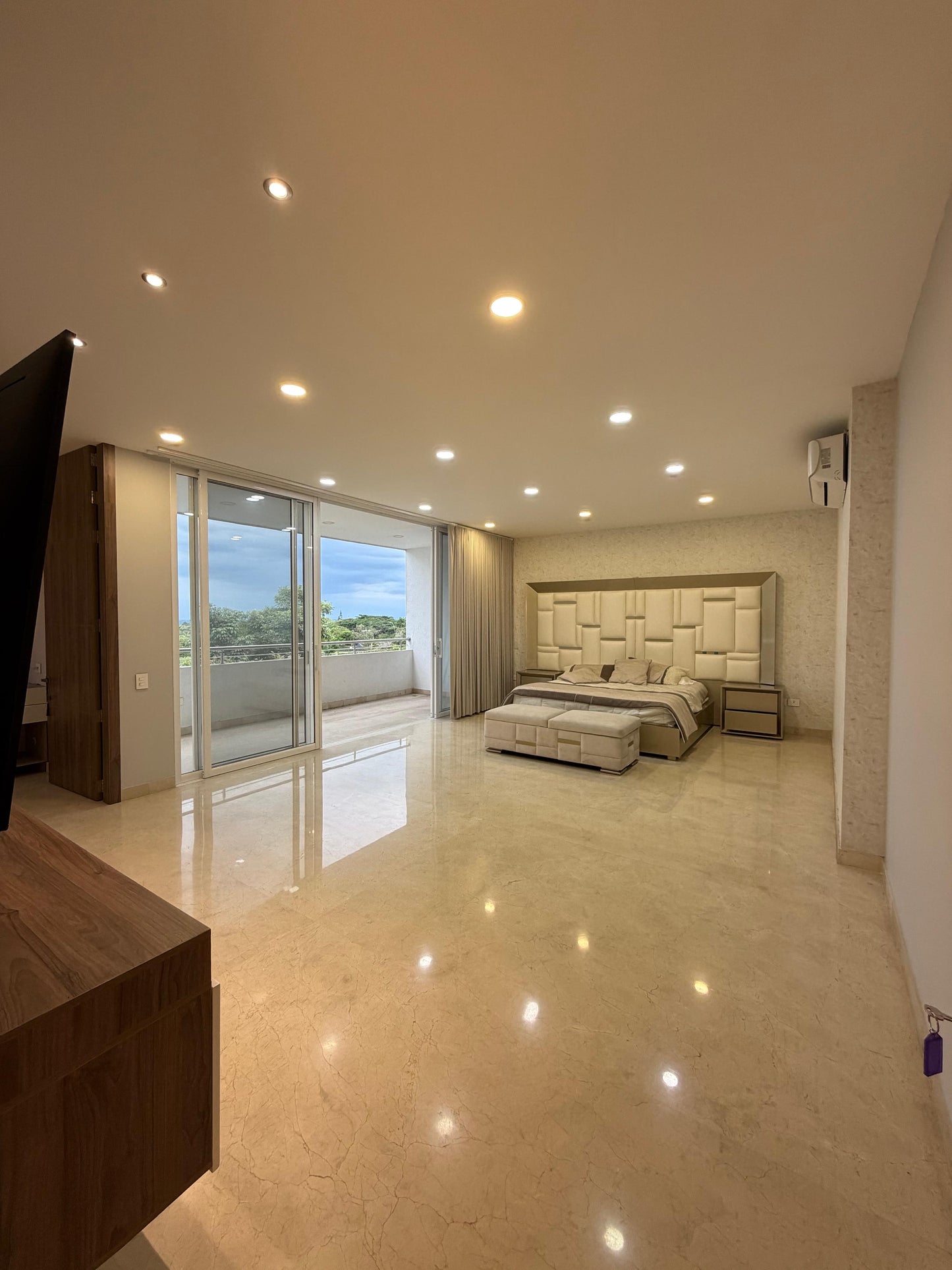 Casa en condominio en venta en Pance, Cali — 900 m², ascensor, sala de cine y piscina