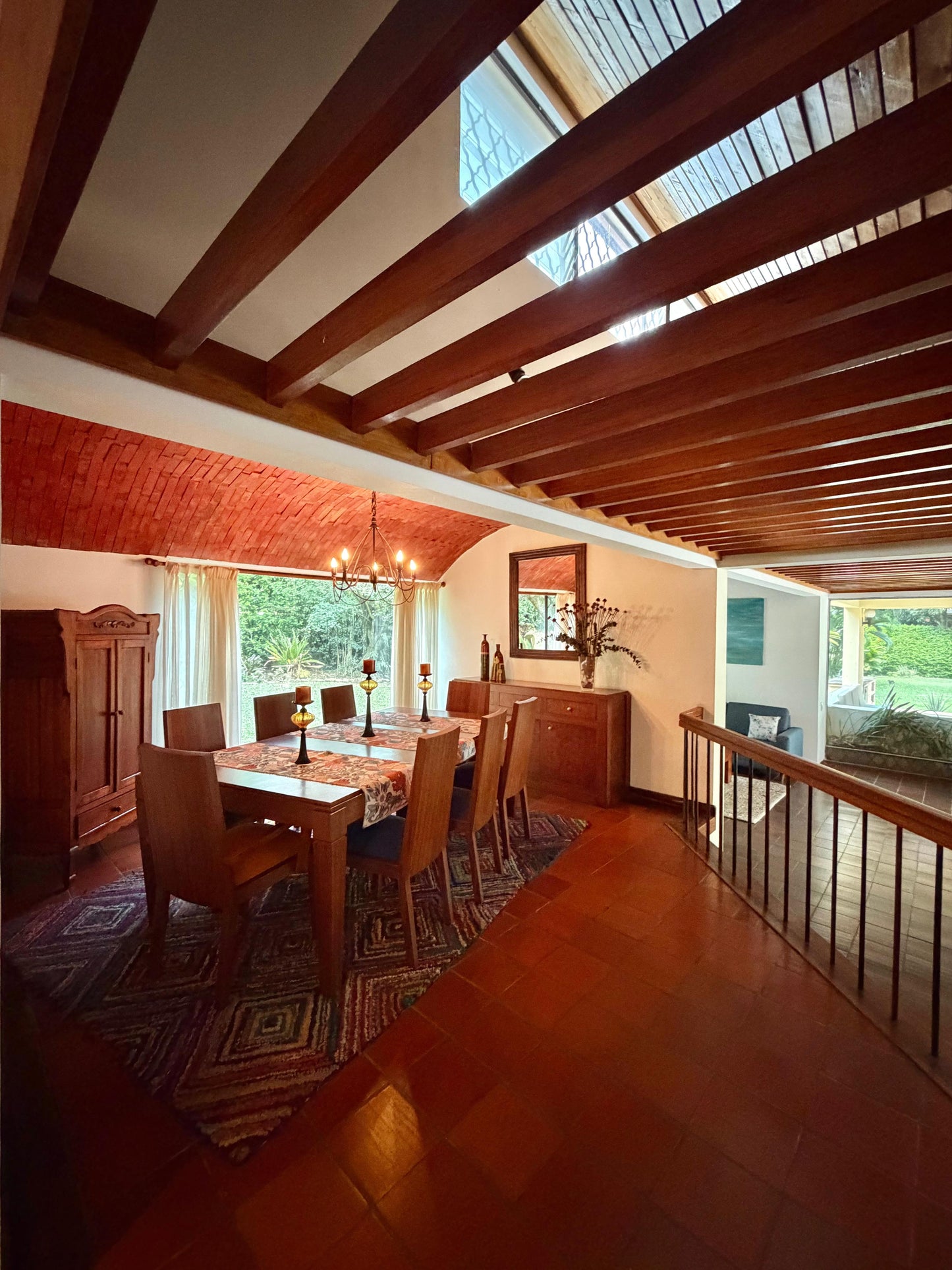 Casa independiente en venta en Pance, Cali — 450 m² sobre lote de 3.250 m², piscina y jacuzzi