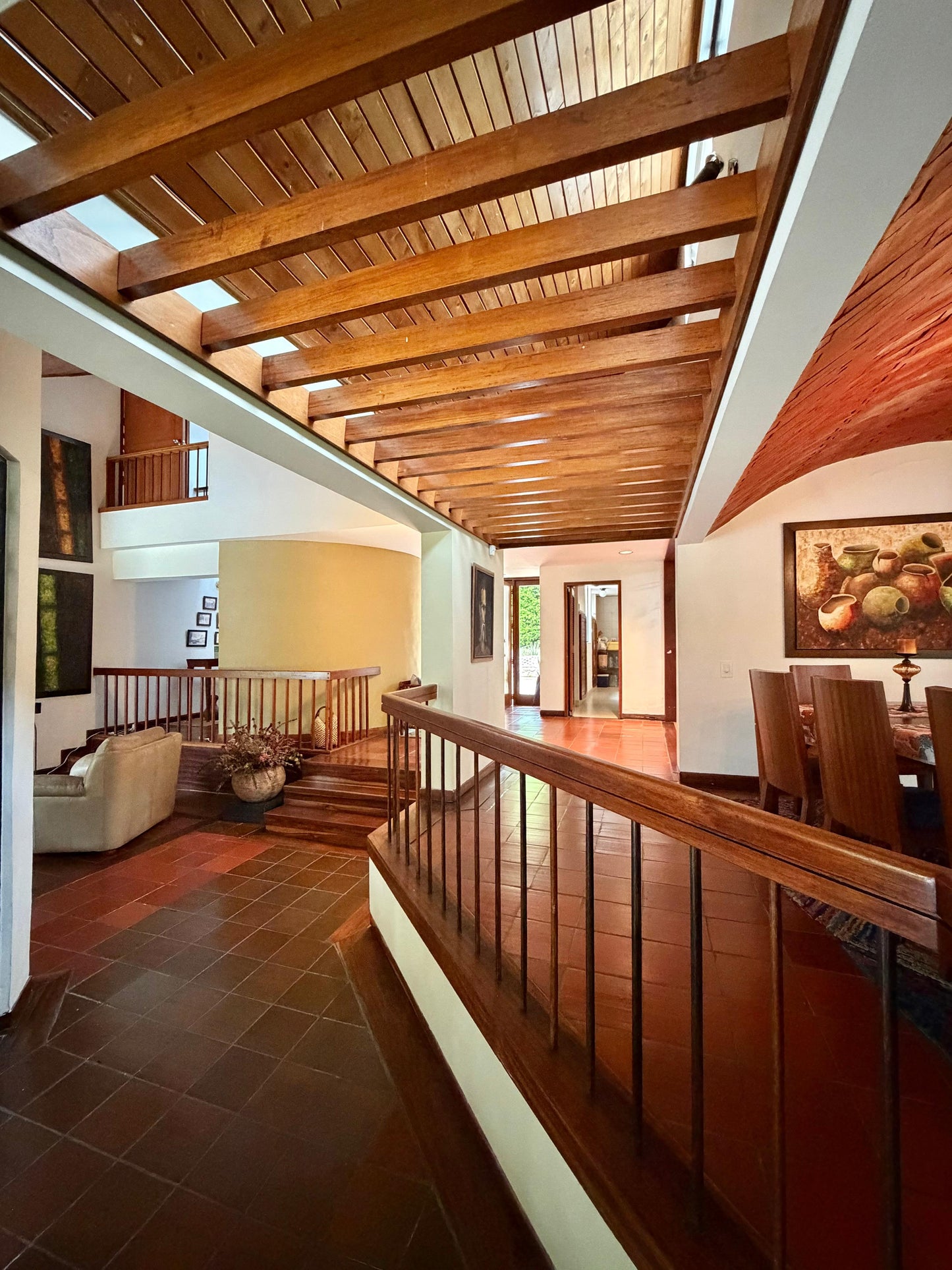 Casa independiente en venta en Pance, Cali — 450 m² sobre lote de 3.250 m², piscina y jacuzzi