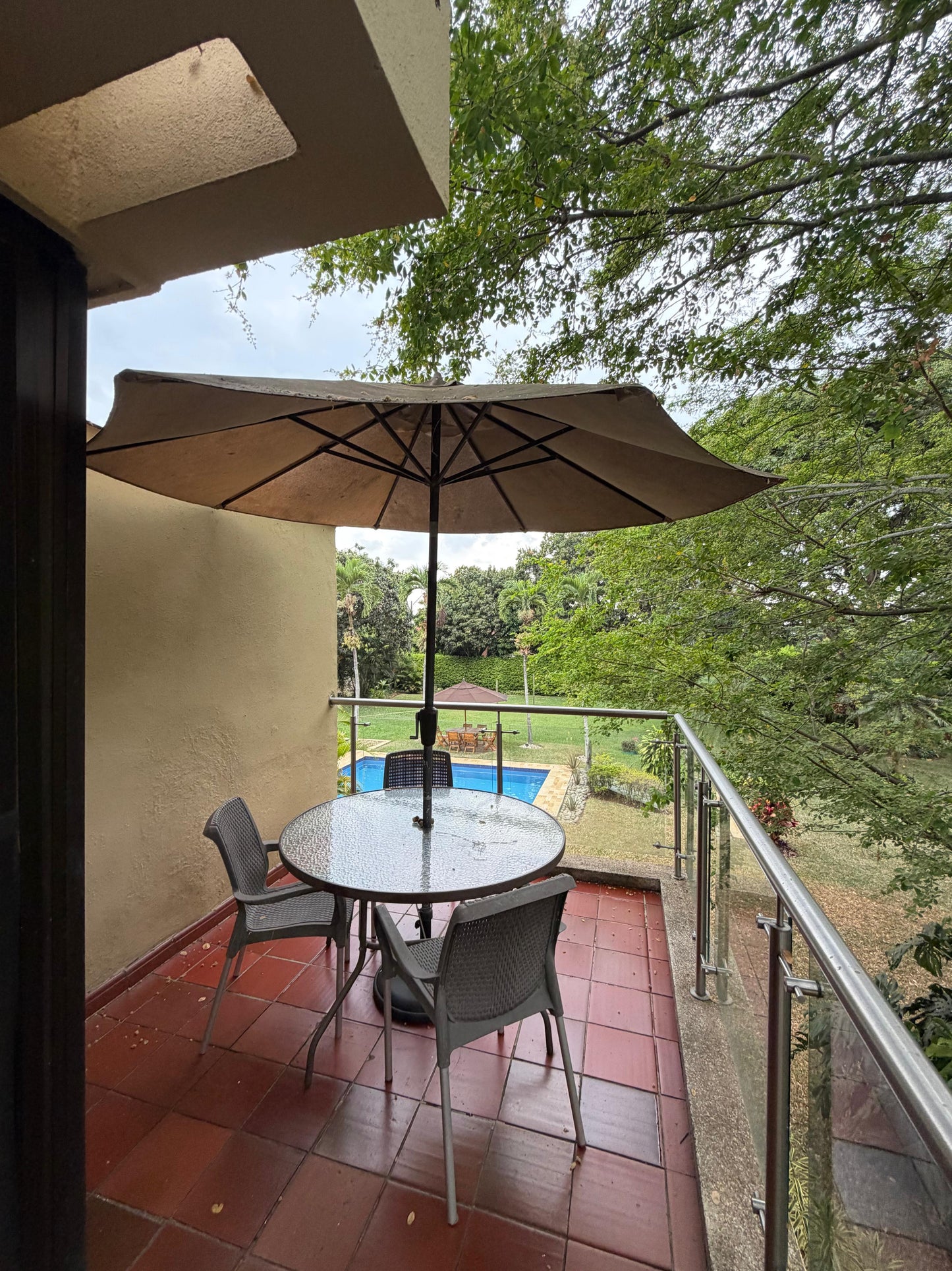 Casa independiente en venta en Pance, Cali — 450 m² sobre lote de 3.250 m², piscina y jacuzzi