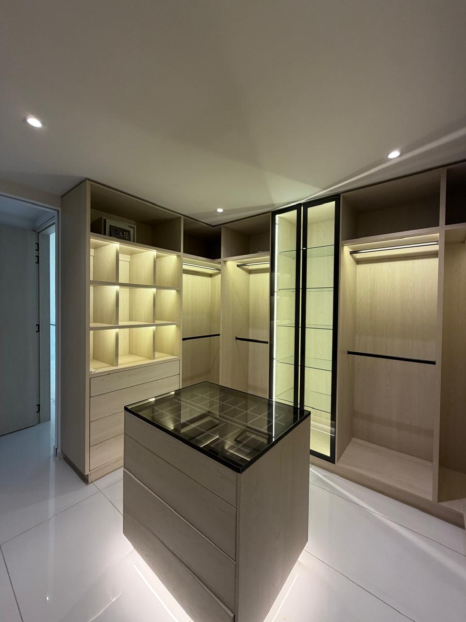 Casa remodelada en venta en Ciudad Jardín, Cali — 300 m², domótica, piscina y jacuzzi