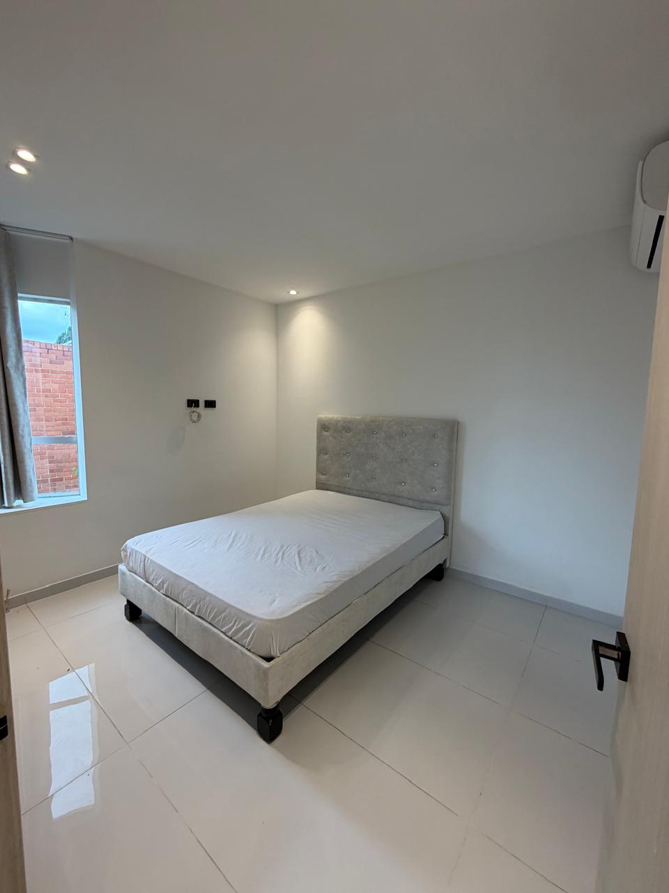 Casa remodelada en venta en Ciudad Jardín, Cali — 300 m², domótica, piscina y jacuzzi