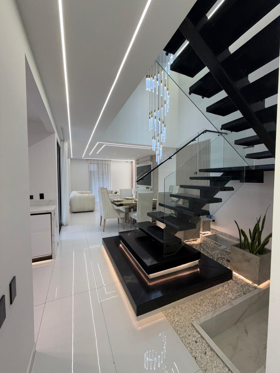 Casa remodelada en venta en Ciudad Jardín, Cali — 300 m², domótica, piscina y jacuzzi