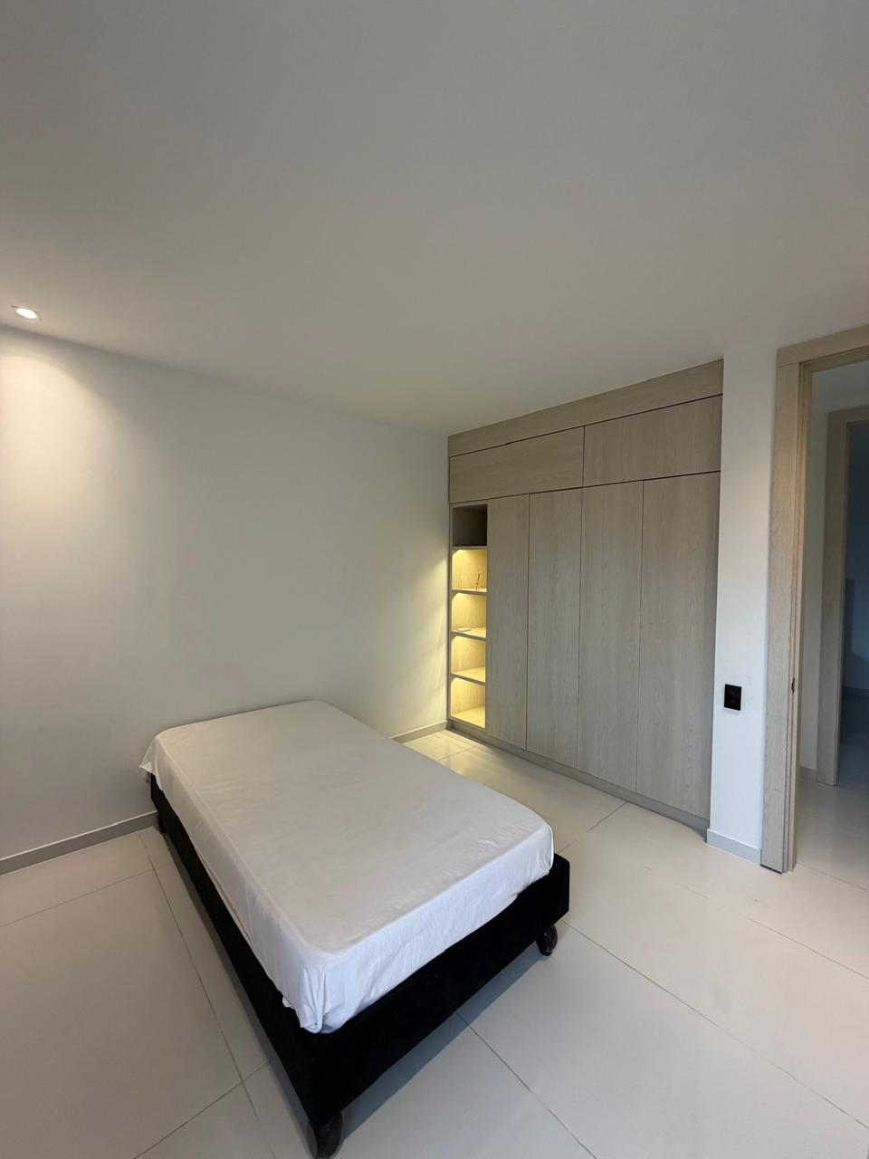 Casa remodelada en venta en Ciudad Jardín, Cali — 300 m², domótica, piscina y jacuzzi