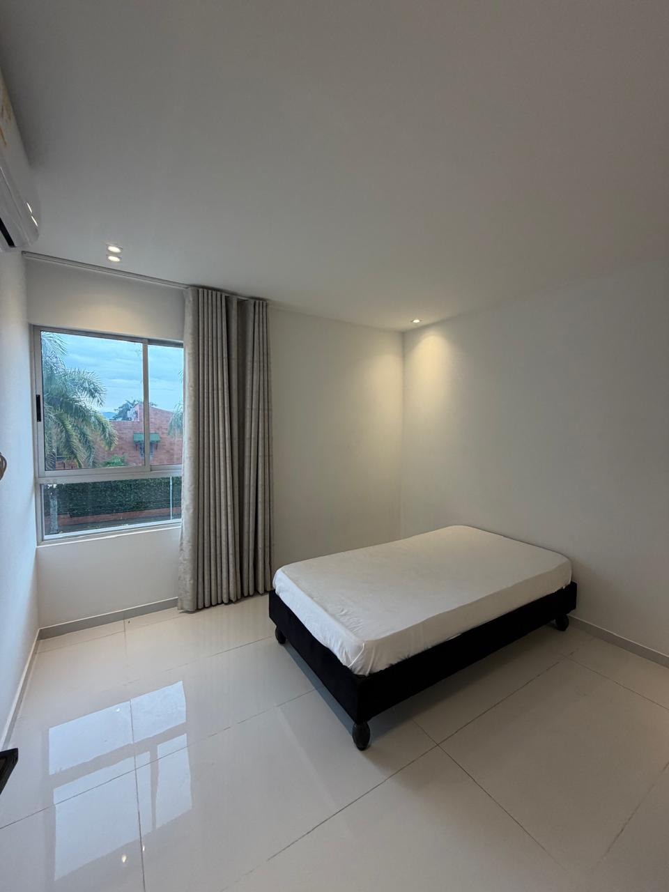Casa remodelada en venta en Ciudad Jardín, Cali — 300 m², domótica, piscina y jacuzzi