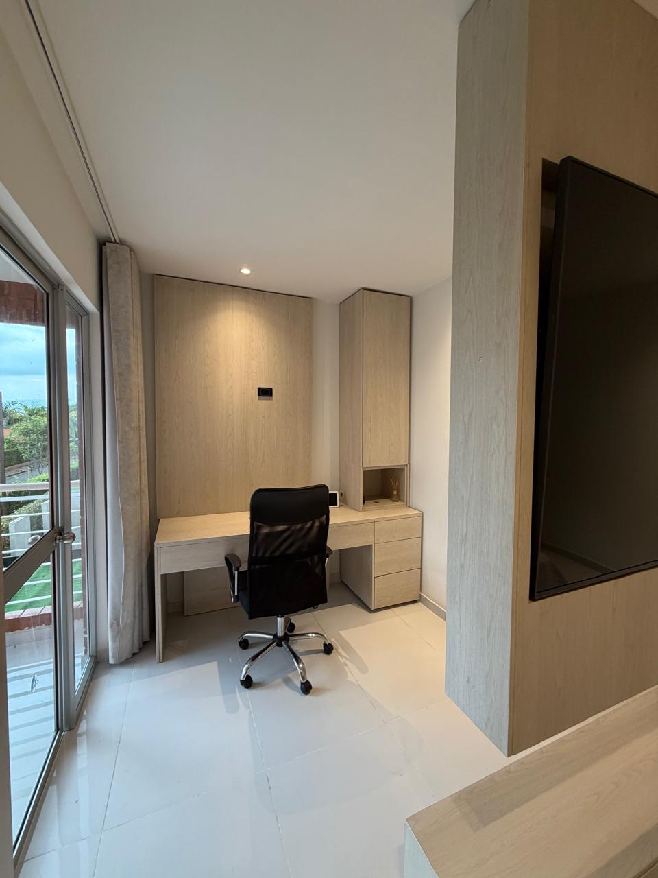 Casa remodelada en venta en Ciudad Jardín, Cali — 300 m², domótica, piscina y jacuzzi