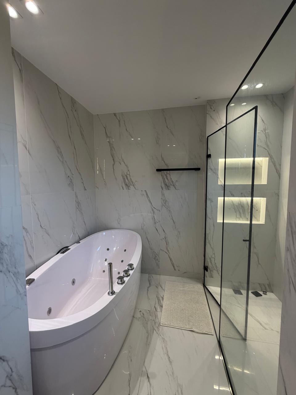 Casa remodelada en venta en Ciudad Jardín, Cali — 300 m², domótica, piscina y jacuzzi