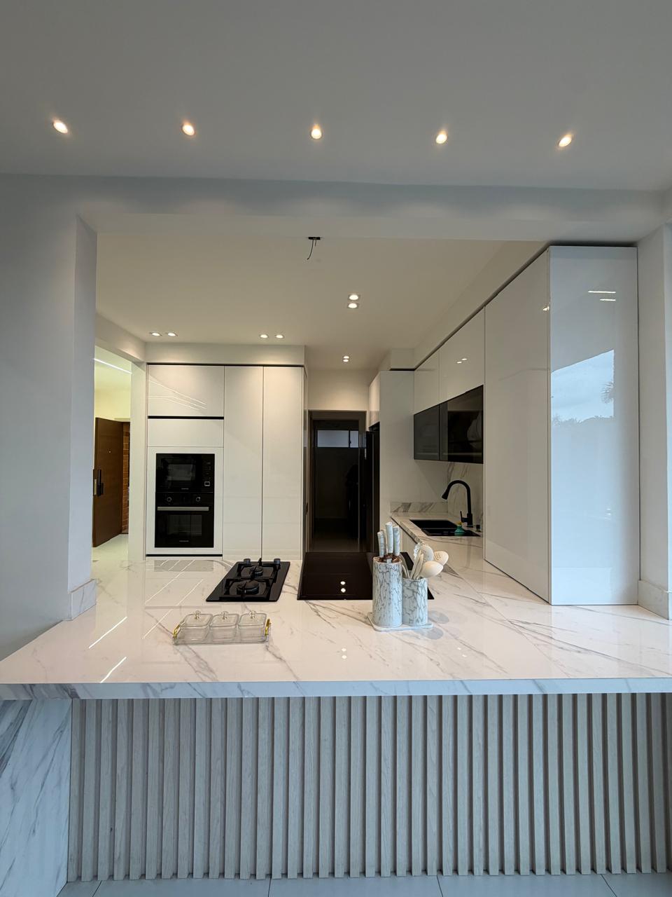 Casa remodelada en venta en Ciudad Jardín, Cali — 300 m², domótica, piscina y jacuzzi