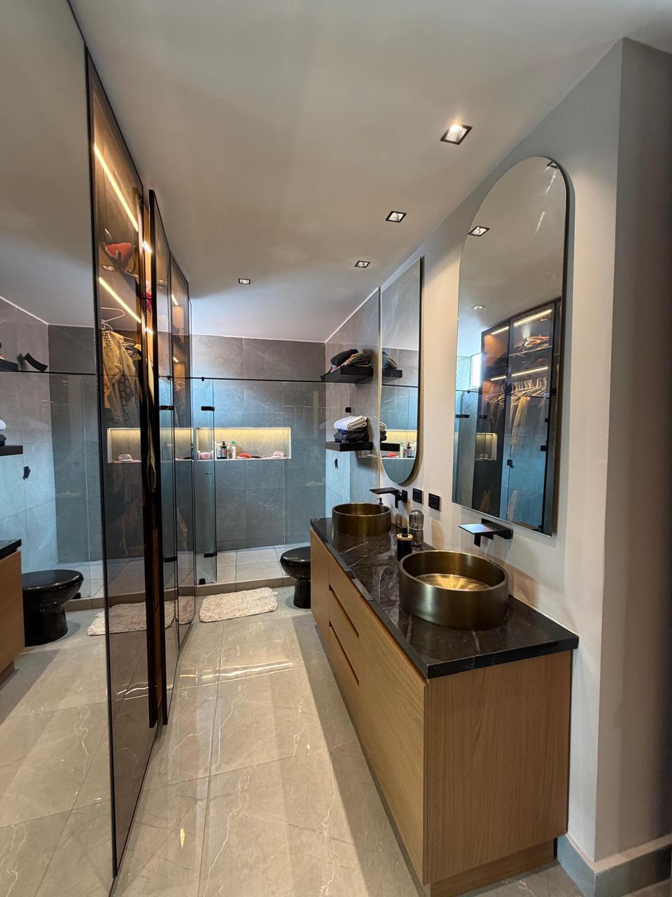 Casa remodelada en venta en Pance, Cali — Condominio, 298 m², piscina y jacuzzi