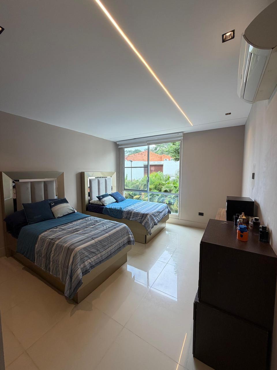 Casa remodelada en venta en Pance, Cali — Condominio, 298 m², piscina y jacuzzi