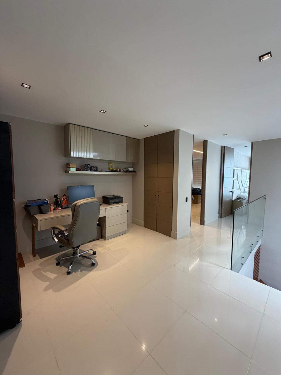 Casa remodelada en venta en Pance, Cali — Condominio, 298 m², piscina y jacuzzi
