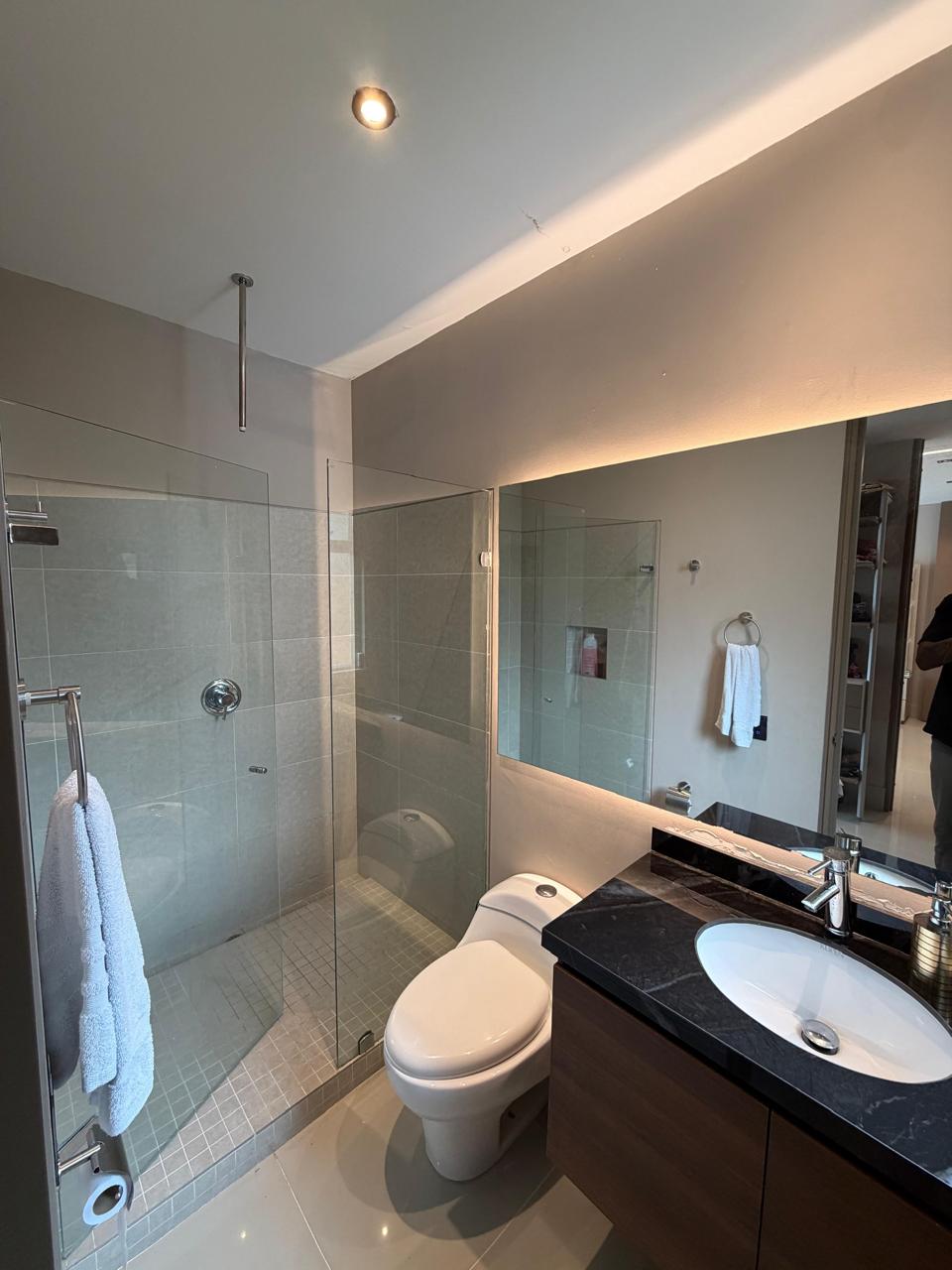 Casa remodelada en venta en Pance, Cali — Condominio, 298 m², piscina y jacuzzi