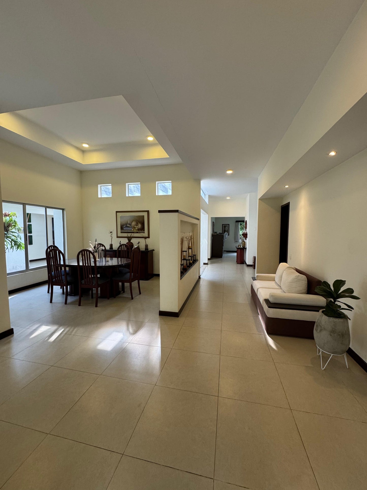 Casa en venta en La Morada, Jamundí — 465 m² sobre lote de 1.801 m² con piscina