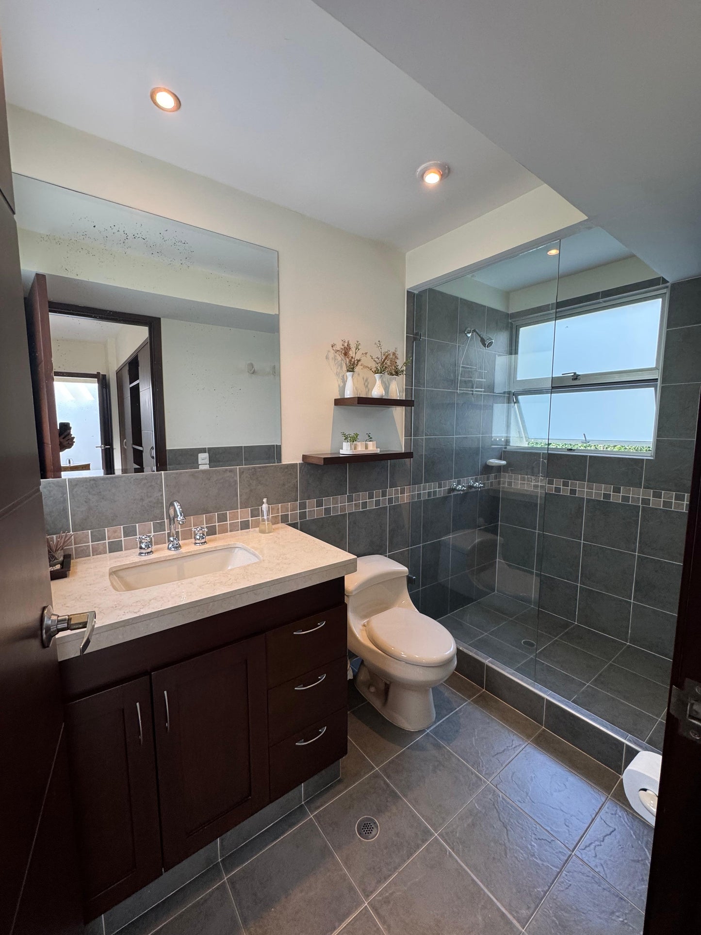 Casa en venta en La Morada, Jamundí — 465 m² sobre lote de 1.801 m² con piscina