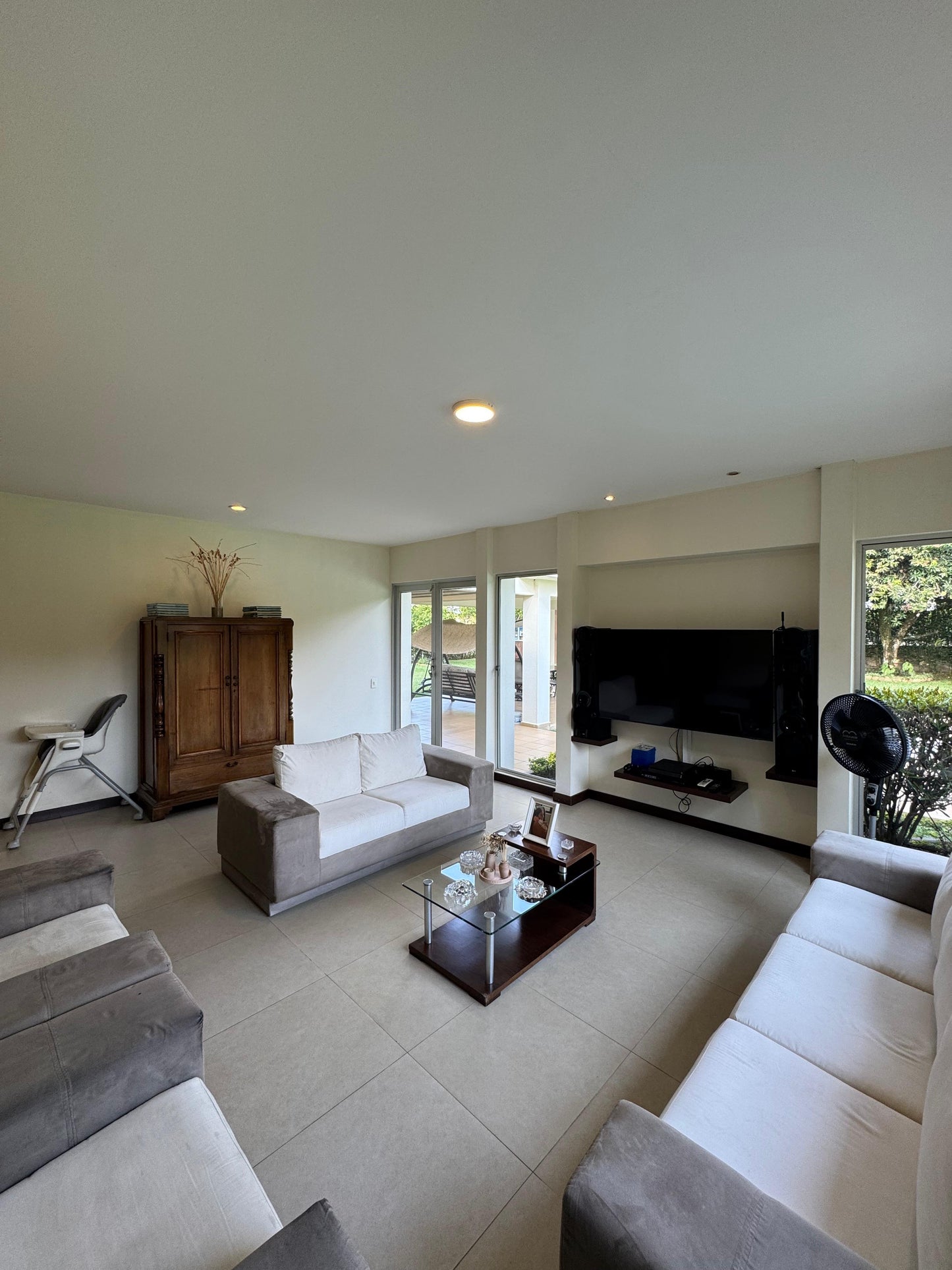 Casa en venta en La Morada, Jamundí — 465 m² sobre lote de 1.801 m² con piscina