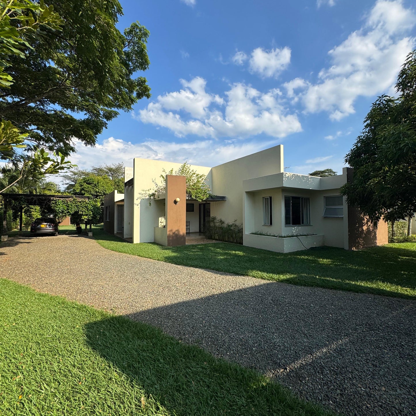 Casa en venta en La Morada, Jamundí — 465 m² sobre lote de 1.801 m² con piscina