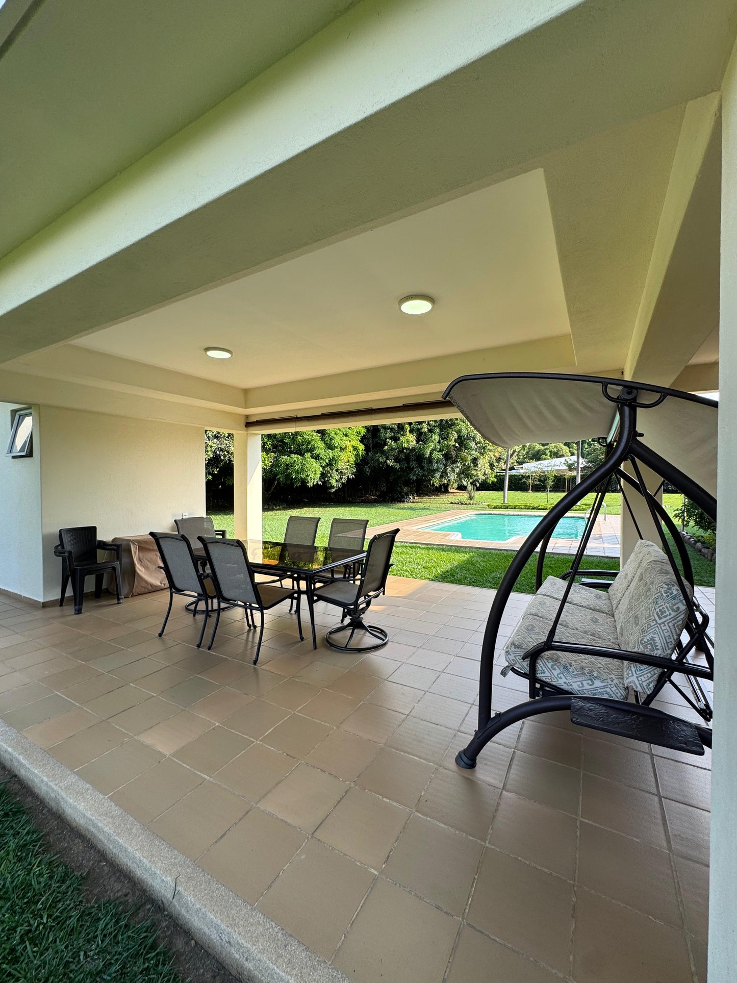 Casa en venta en La Morada, Jamundí — 465 m² sobre lote de 1.801 m² con piscina